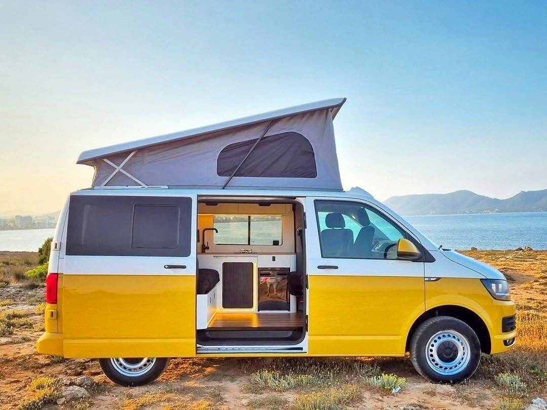 Front view from 3/4 Volkswagen - Yescapa