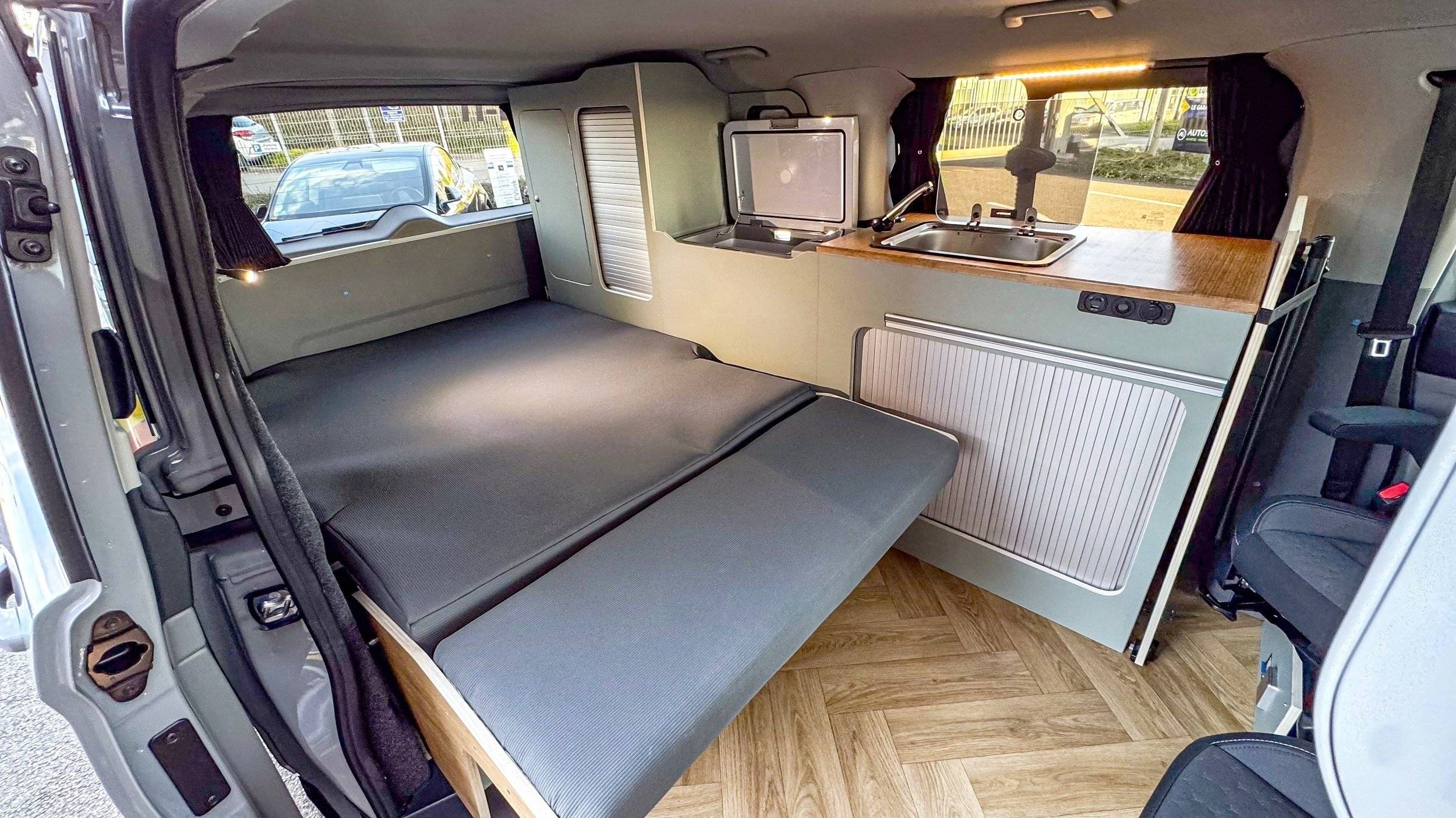 Schlafplätze Ford Transit Custom 2,0  136PS - Yescapa