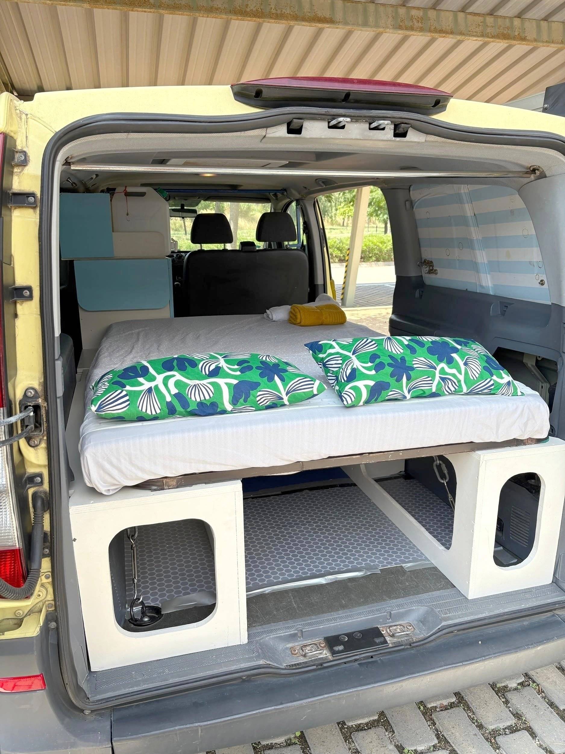 Schlafplätze Mercedes Mercedes vito 115cdi - Yescapa