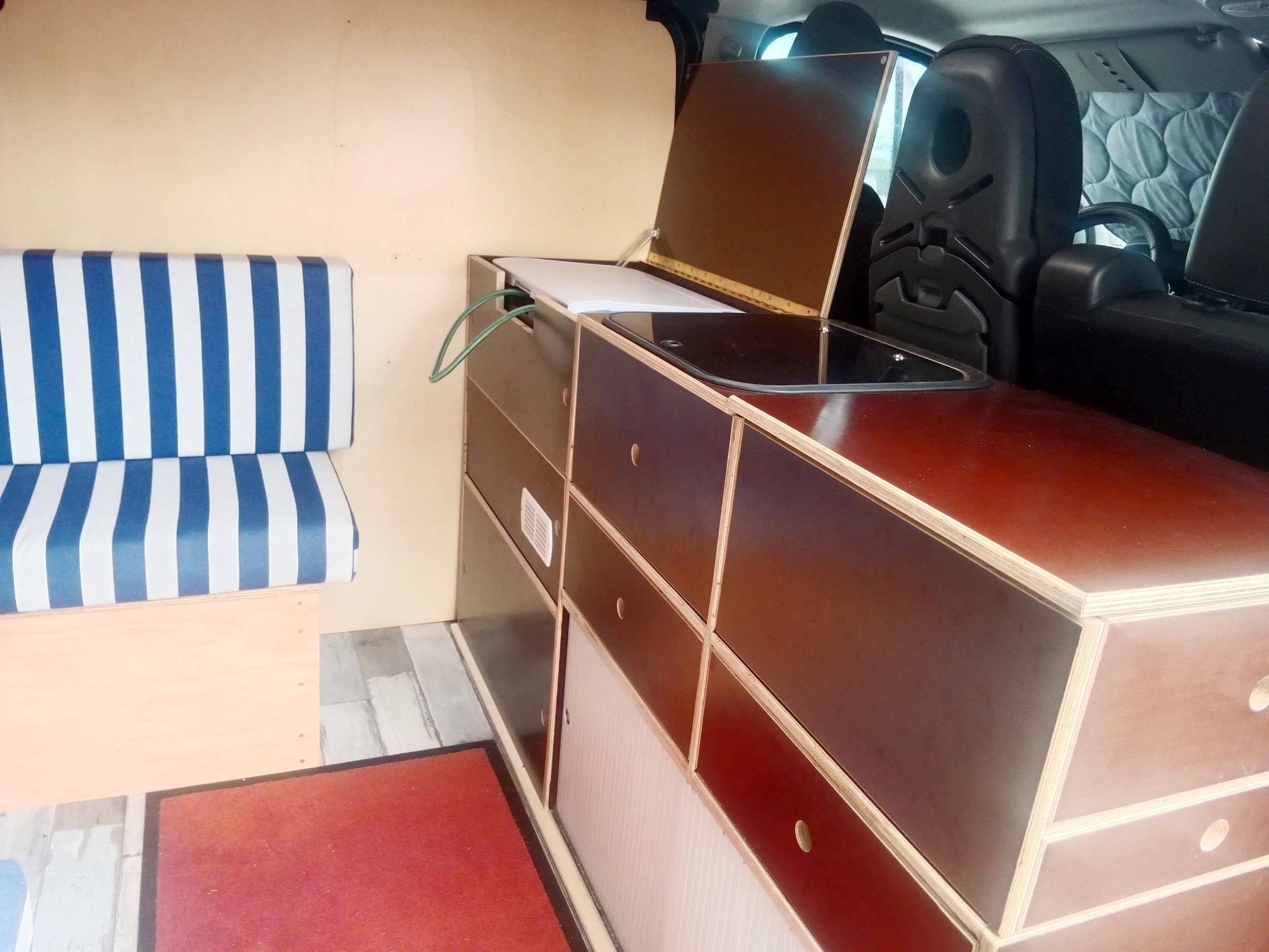 Kitchenette Renault Trafic 2l 170cv bva - Yescapa