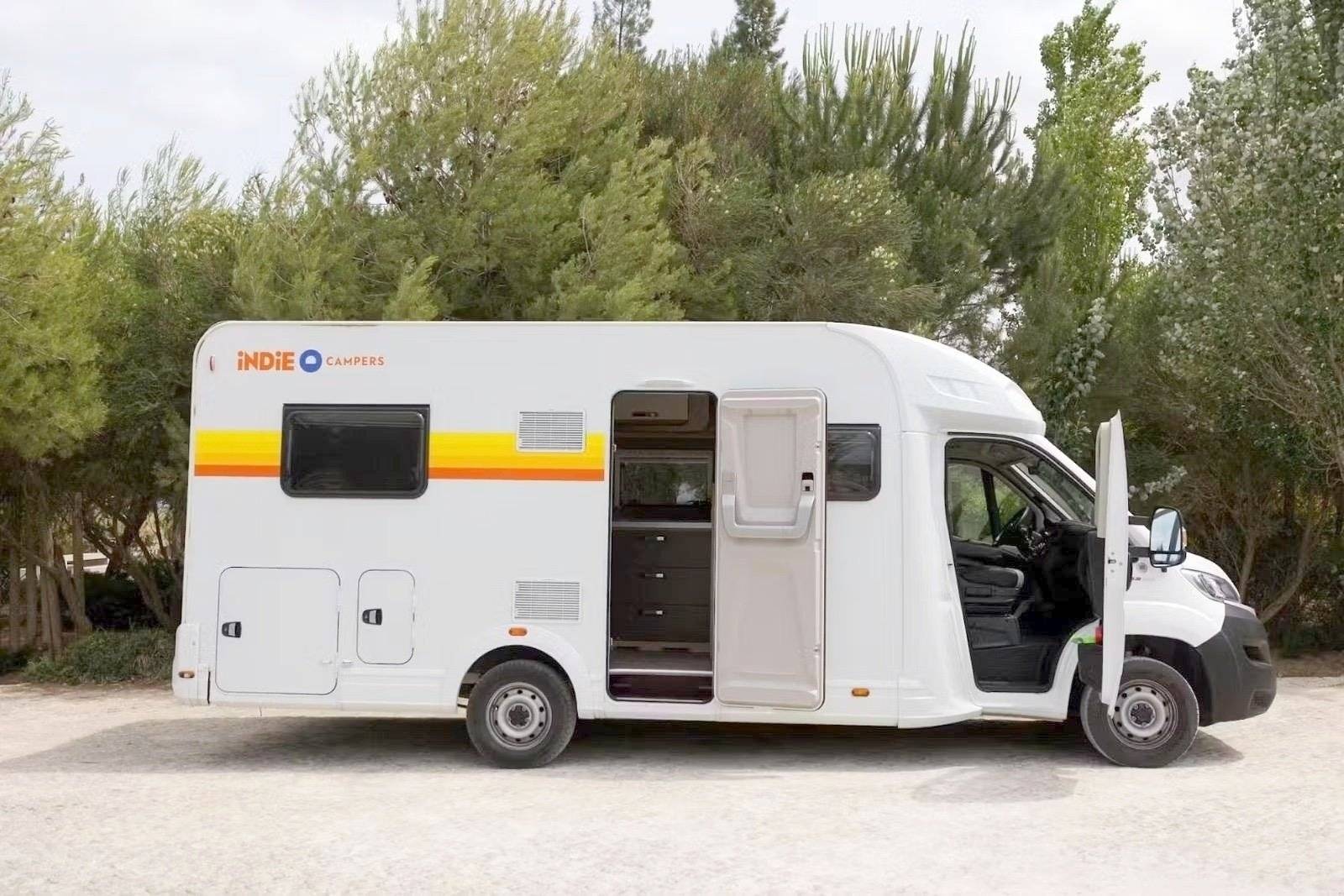 Front view from 3/4 Fiat - Yescapa