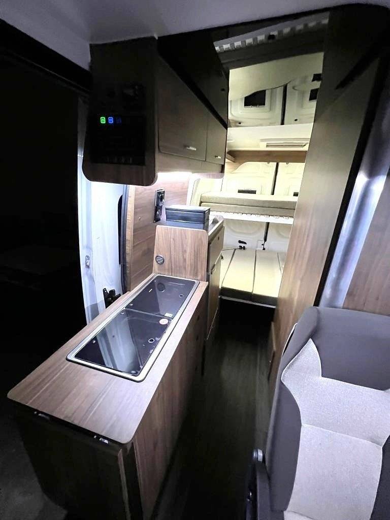Kitchen Iveco Daily 2,3 l 156 ch - Yescapa