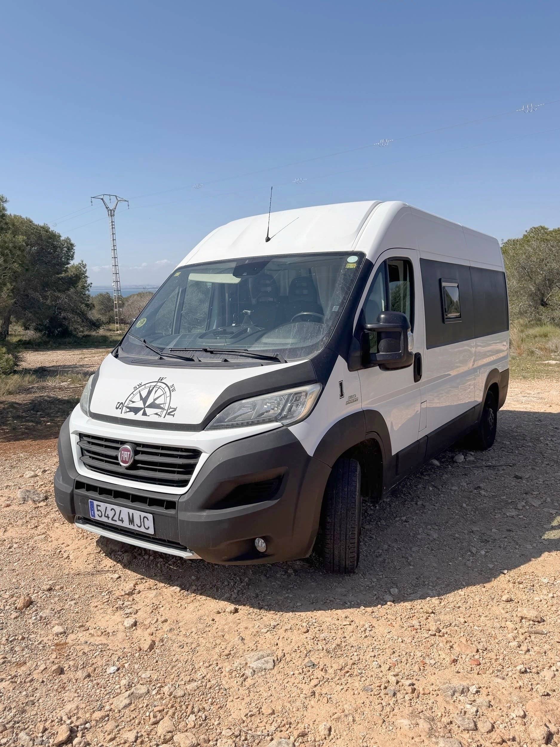 Vista del vehicle angle davanter Fiat Fiat - Yescapa