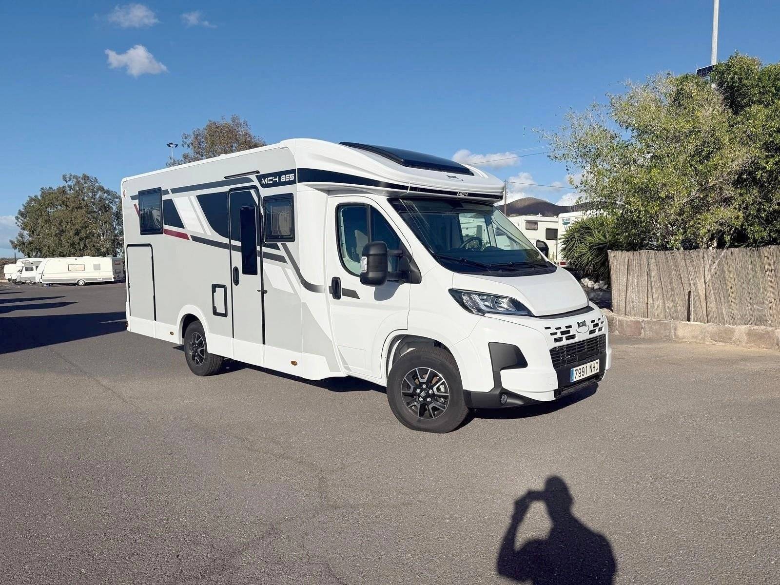 Vue avant de 3/4 Fiat FIAT DUCATO - Yescapa