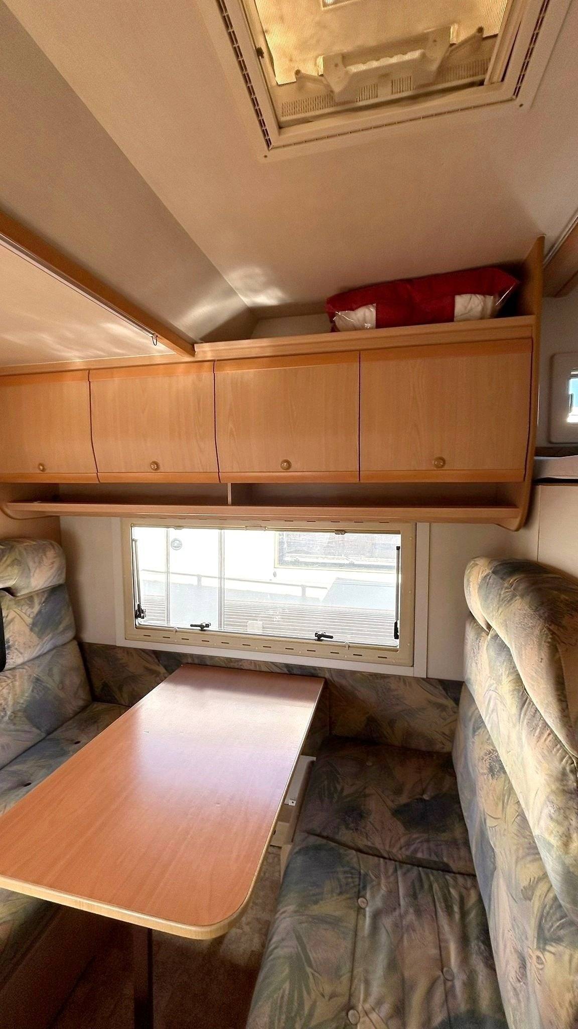 Dining Area Ducato 2.5 TDI - Yescapa