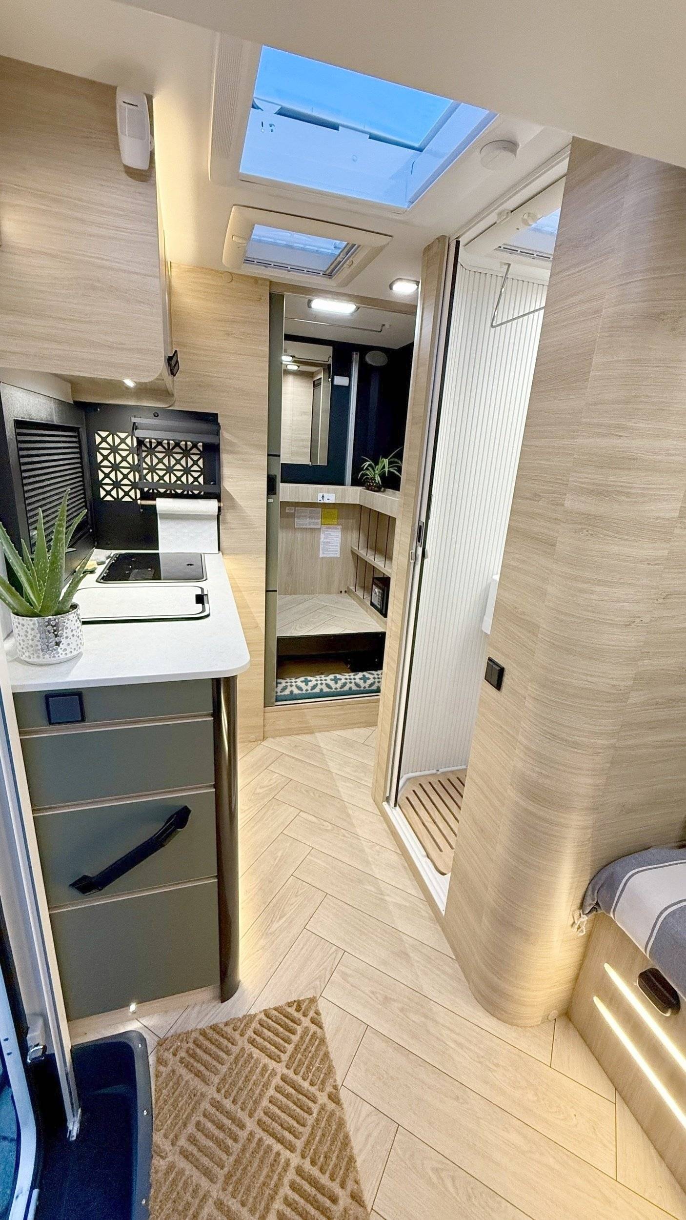 Challenger Challenger 250 Open Edition