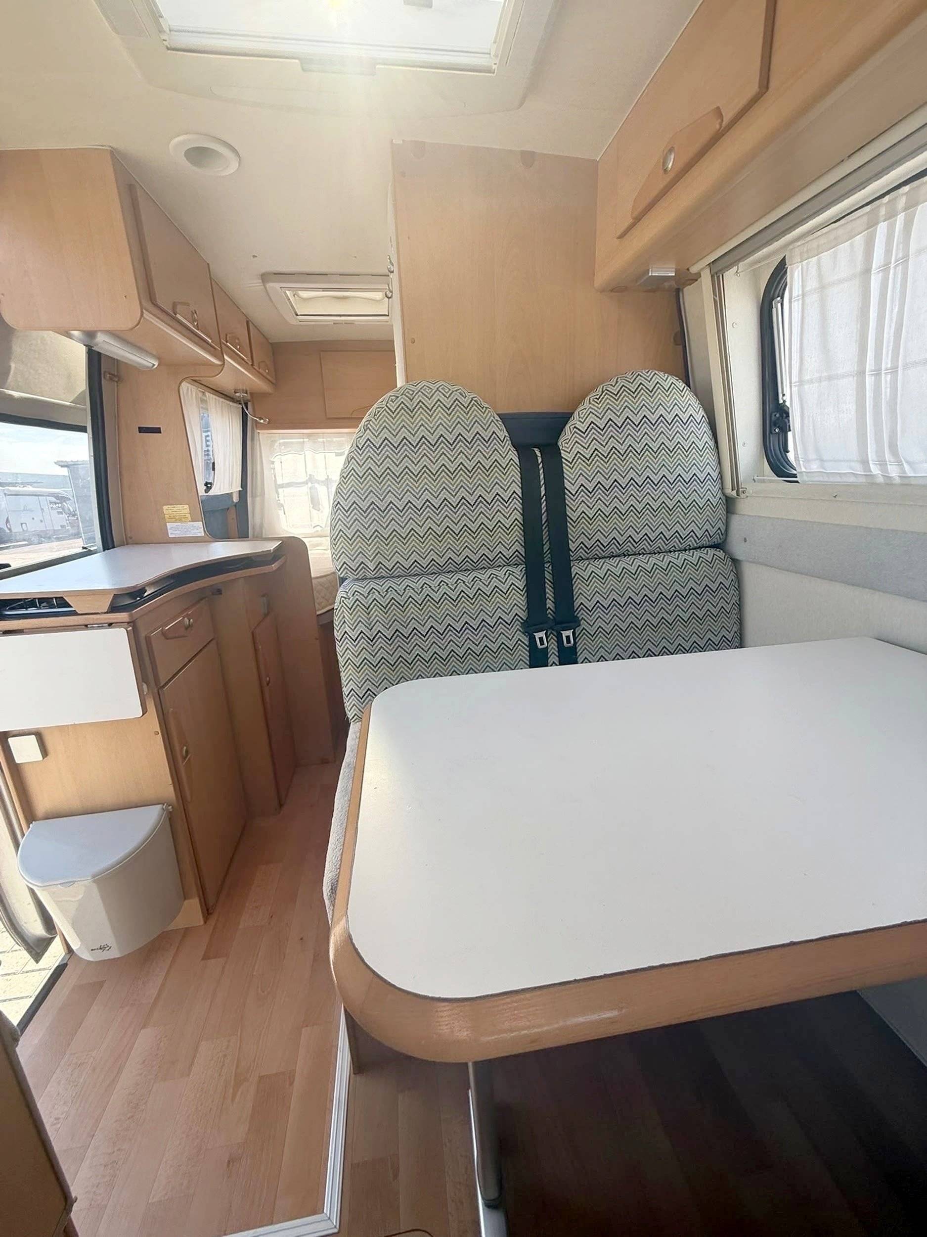 Coin repas Fiat Ducato 2.8 JTD - Yescapa