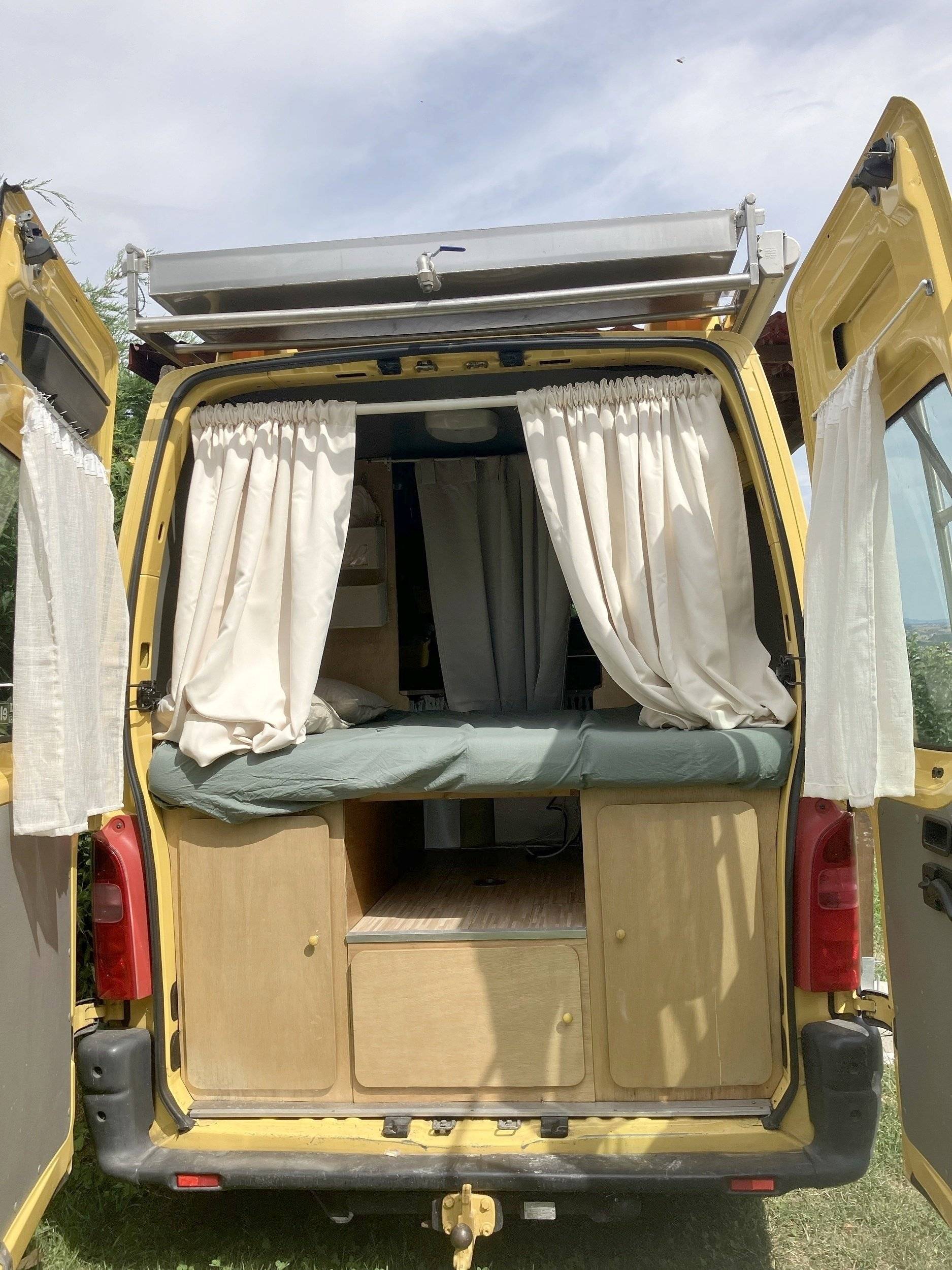Couchages Renault Master - Yescapa