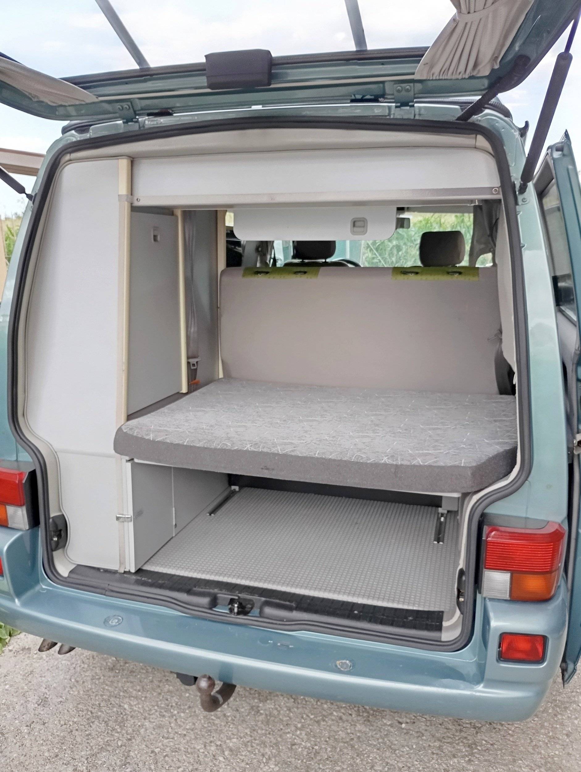 Rear view Volkswagen - Yescapa
