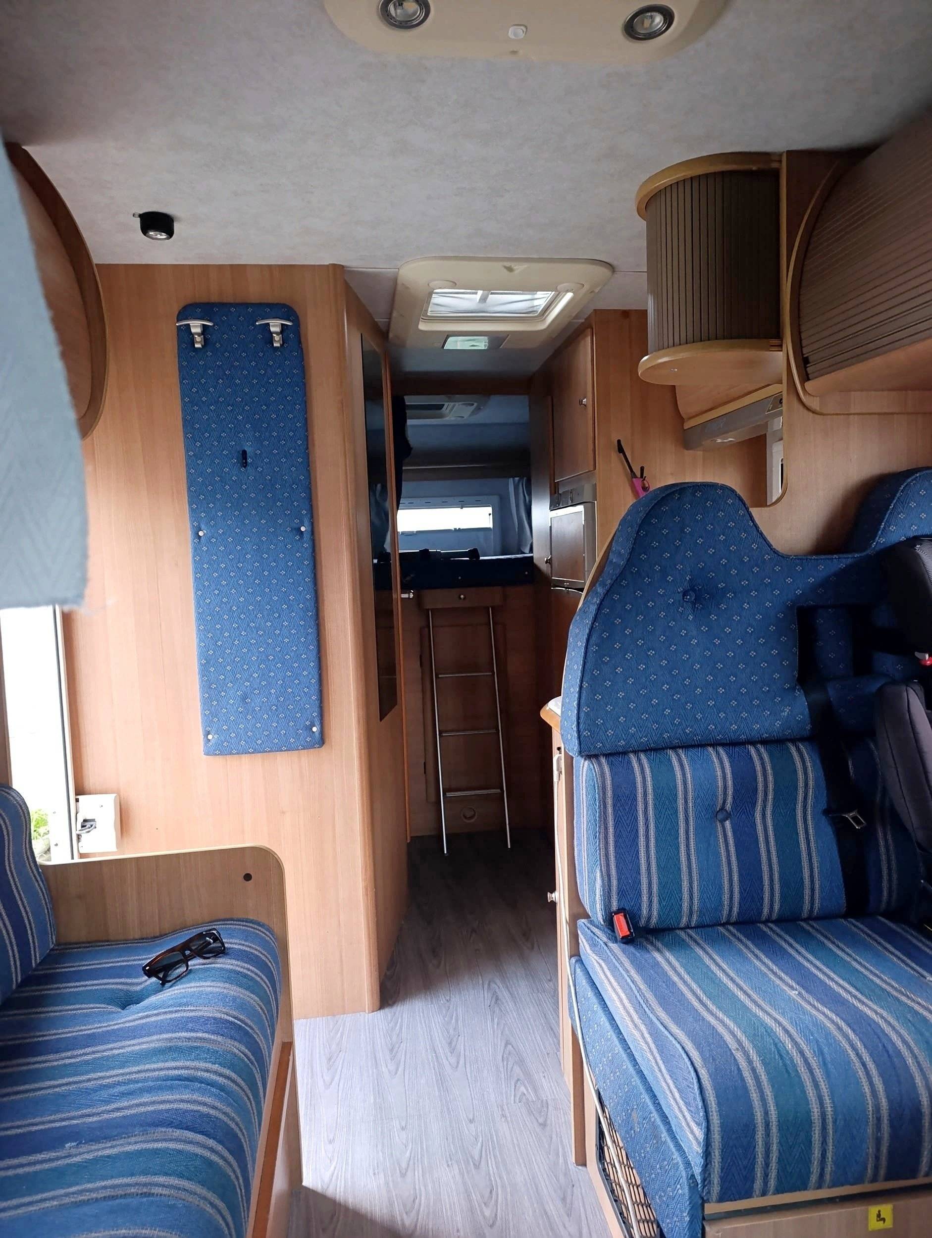 Eethoek Ford Transit 2,4 l TDCi 115 ch. - Yescapa