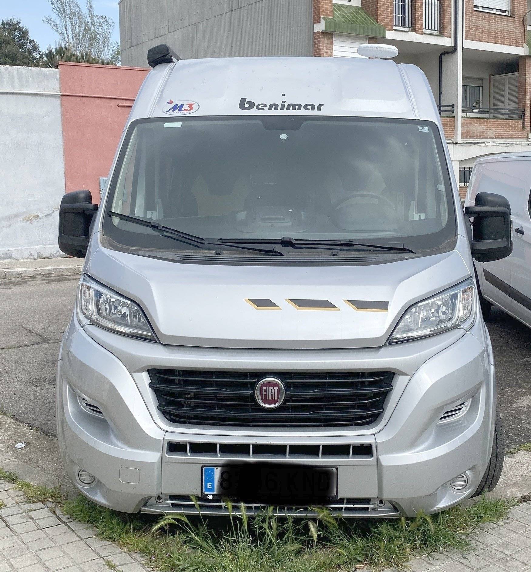Front view from 3/4 Fiat Fiat Weinsberg - Yescapa