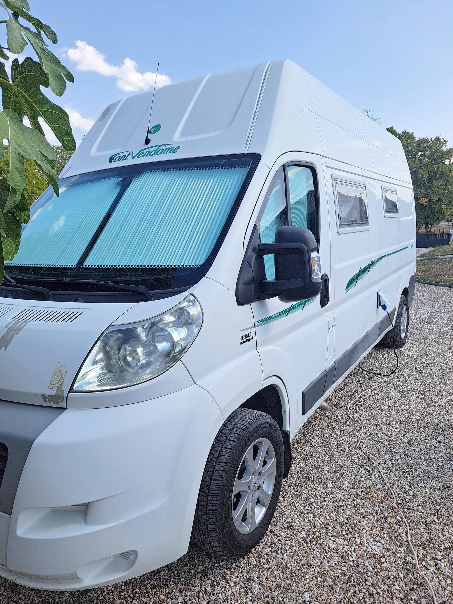 Front view from 3/4 Fiat Ducato 2,2 l Multijet 130 ch. - Yescapa