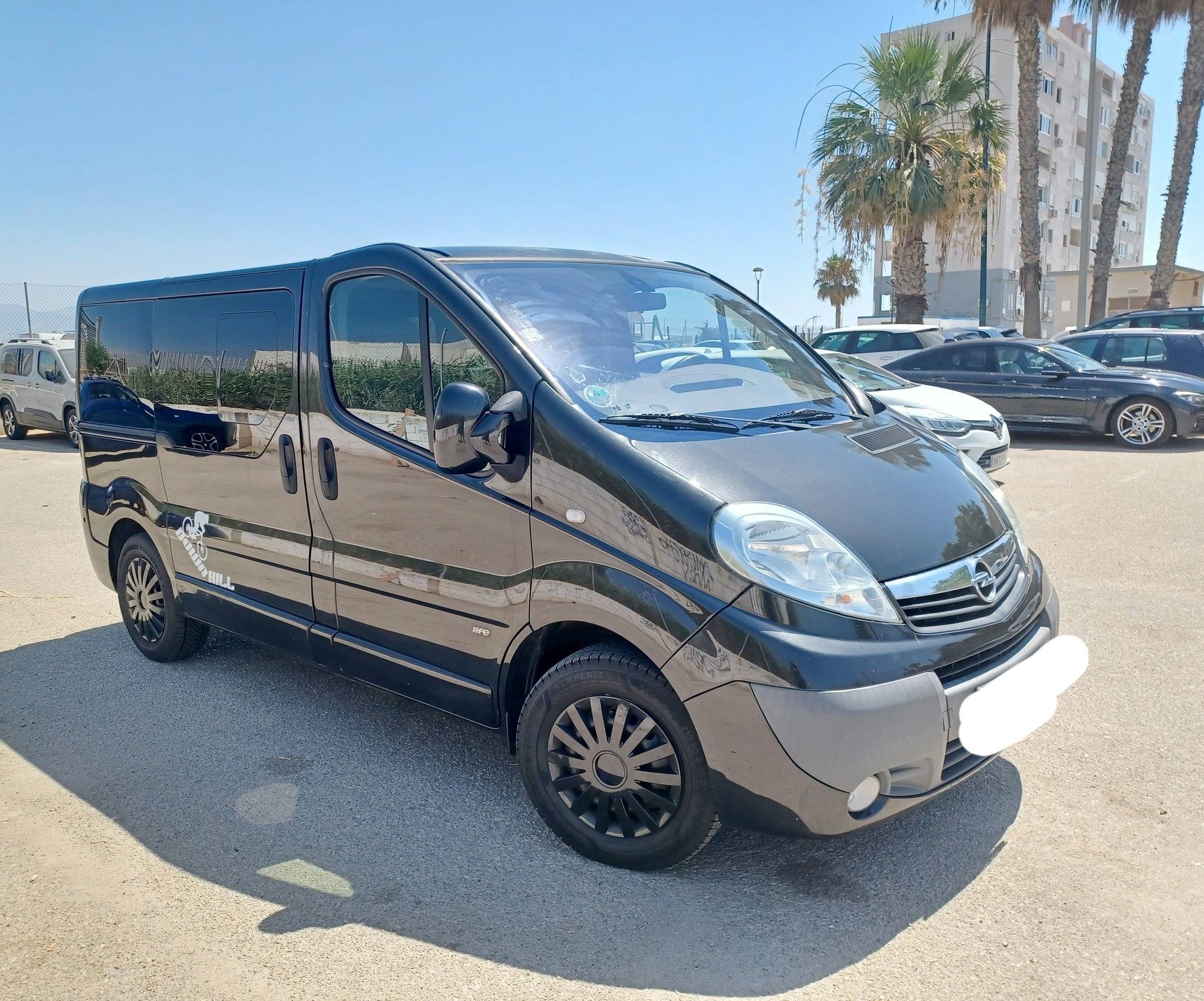 Front view from 3/4 Opel - Yescapa