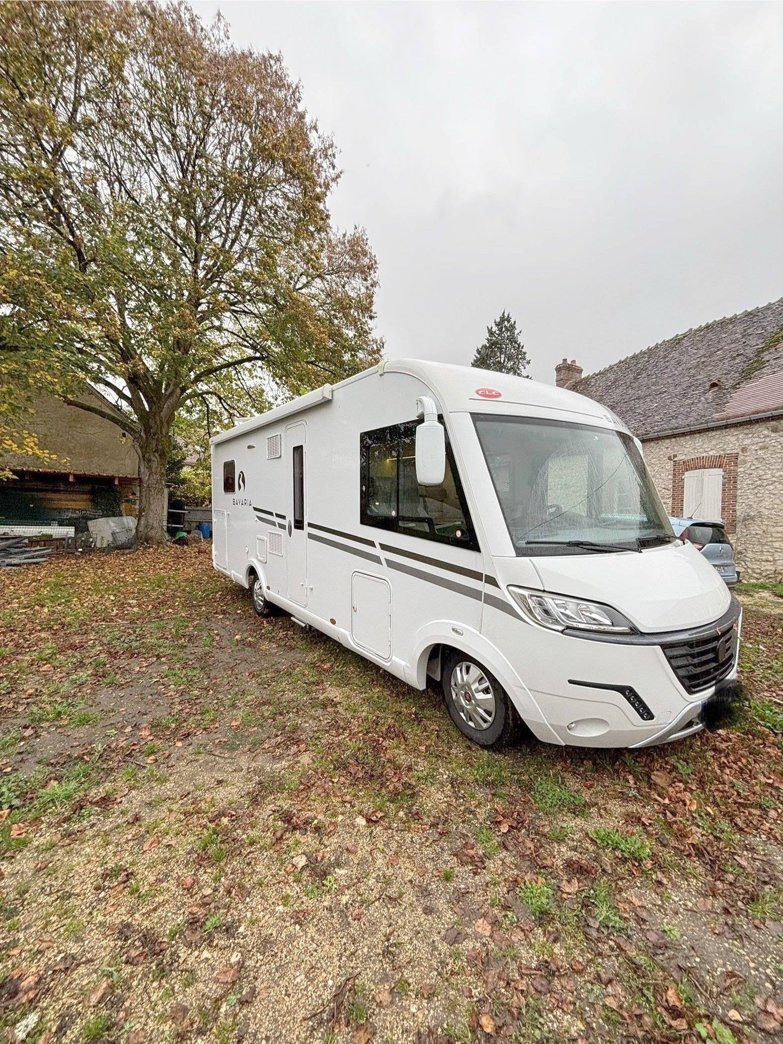 Front view from 3/4 Fiat - Yescapa