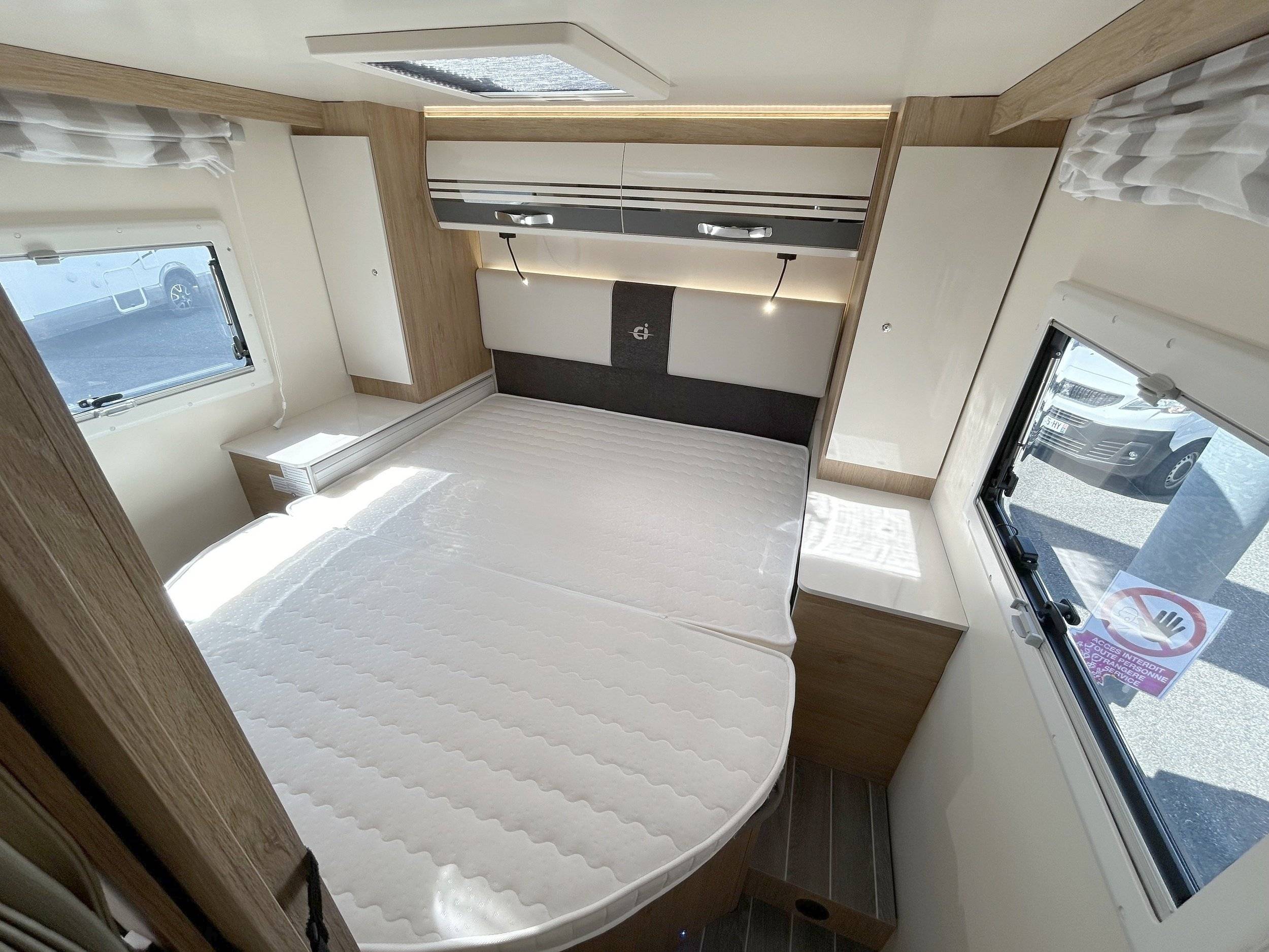 Plazas en cama Ford transit 2l boite auto 170ch - Yescapa