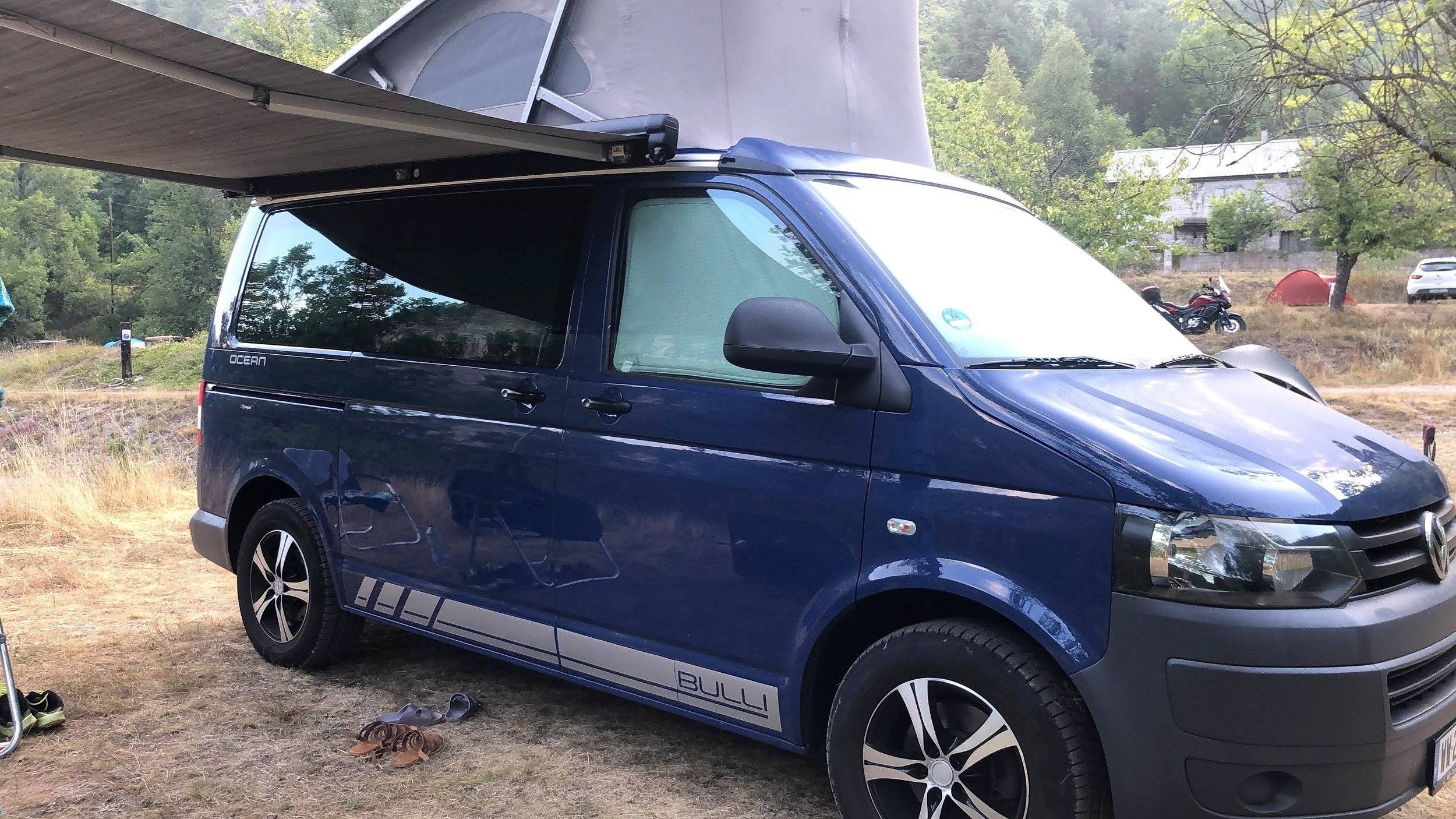 Vista frontale a ¾ Volkswagen T5 2 l 140 ch - Yescapa