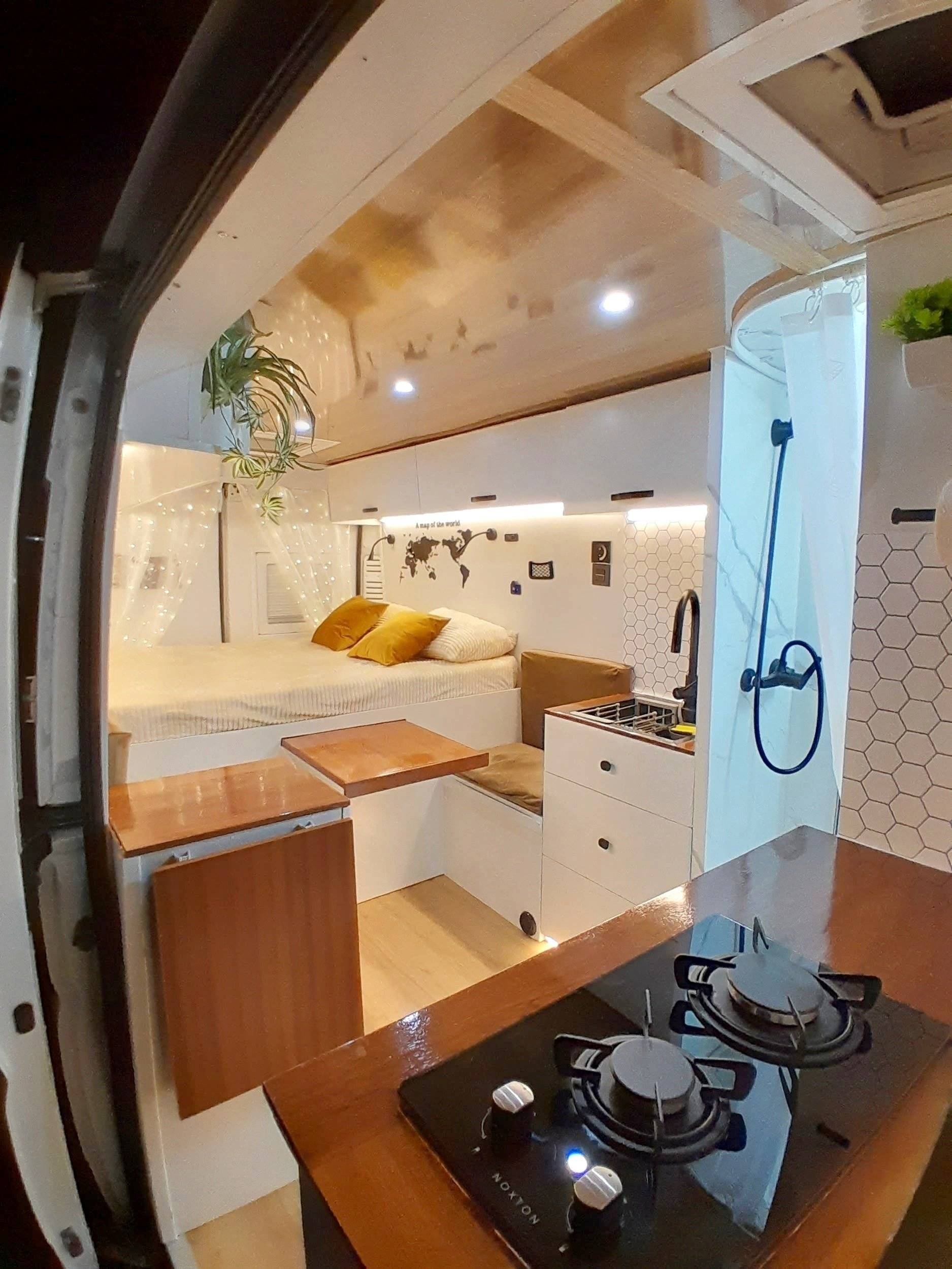 Vista frontale a ¾ Peugeot 2,2 l 120 ch - Yescapa