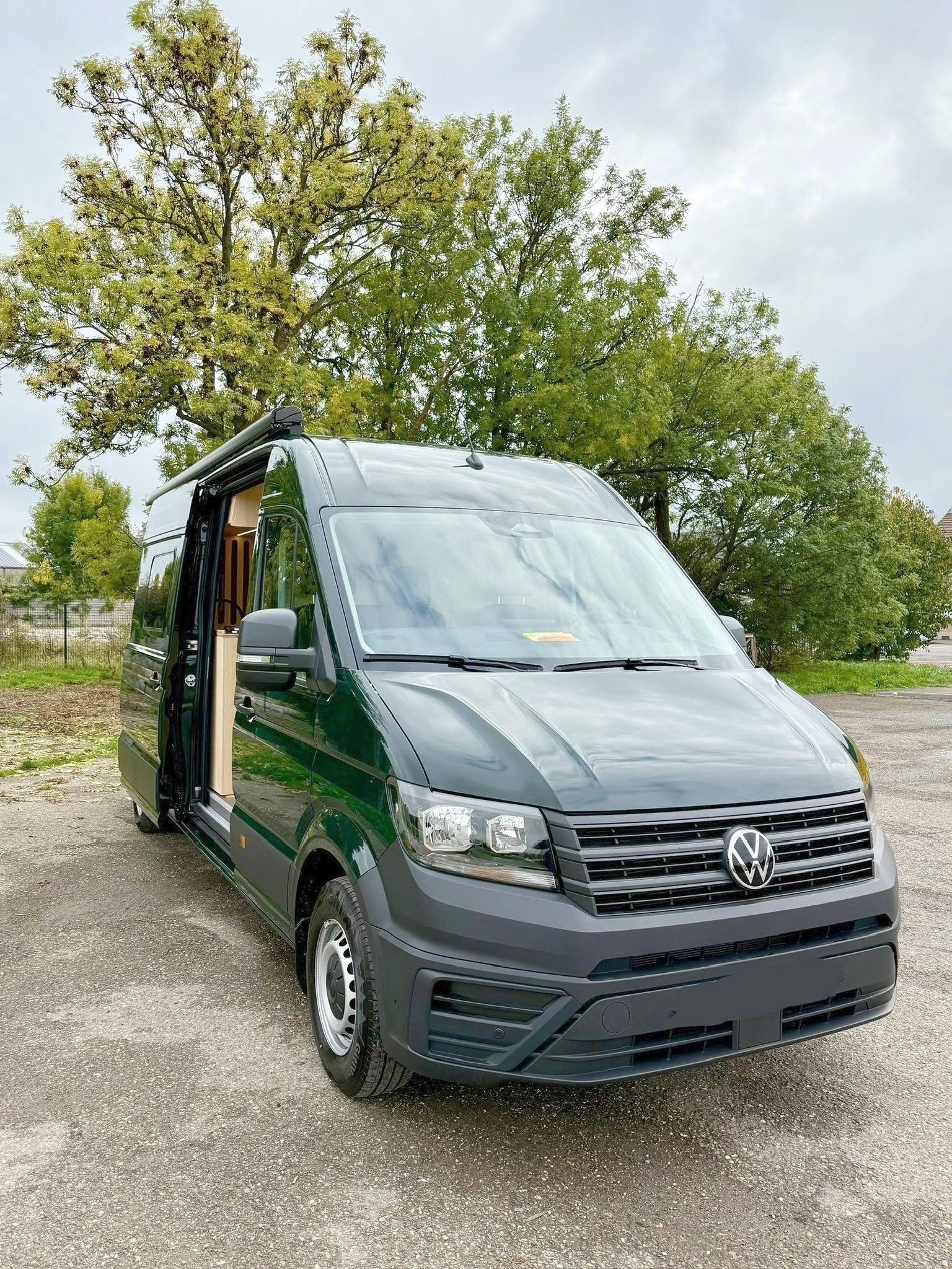 Front view from 3/4 Volkswagen Volkswagen Crafter 2.0 TDI - Yescapa