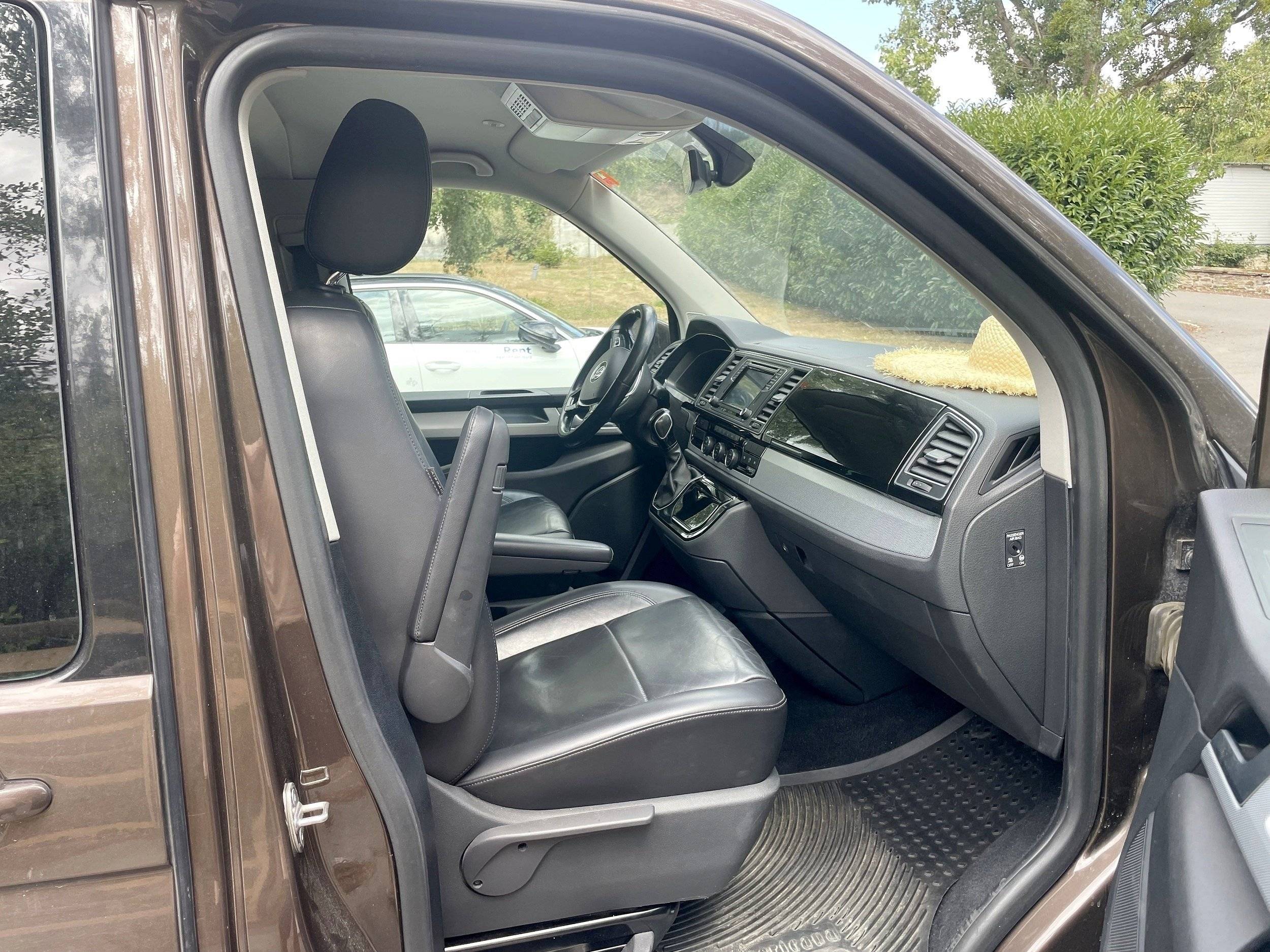 Puesto de conducción Volkswagen T6 - Yescapa