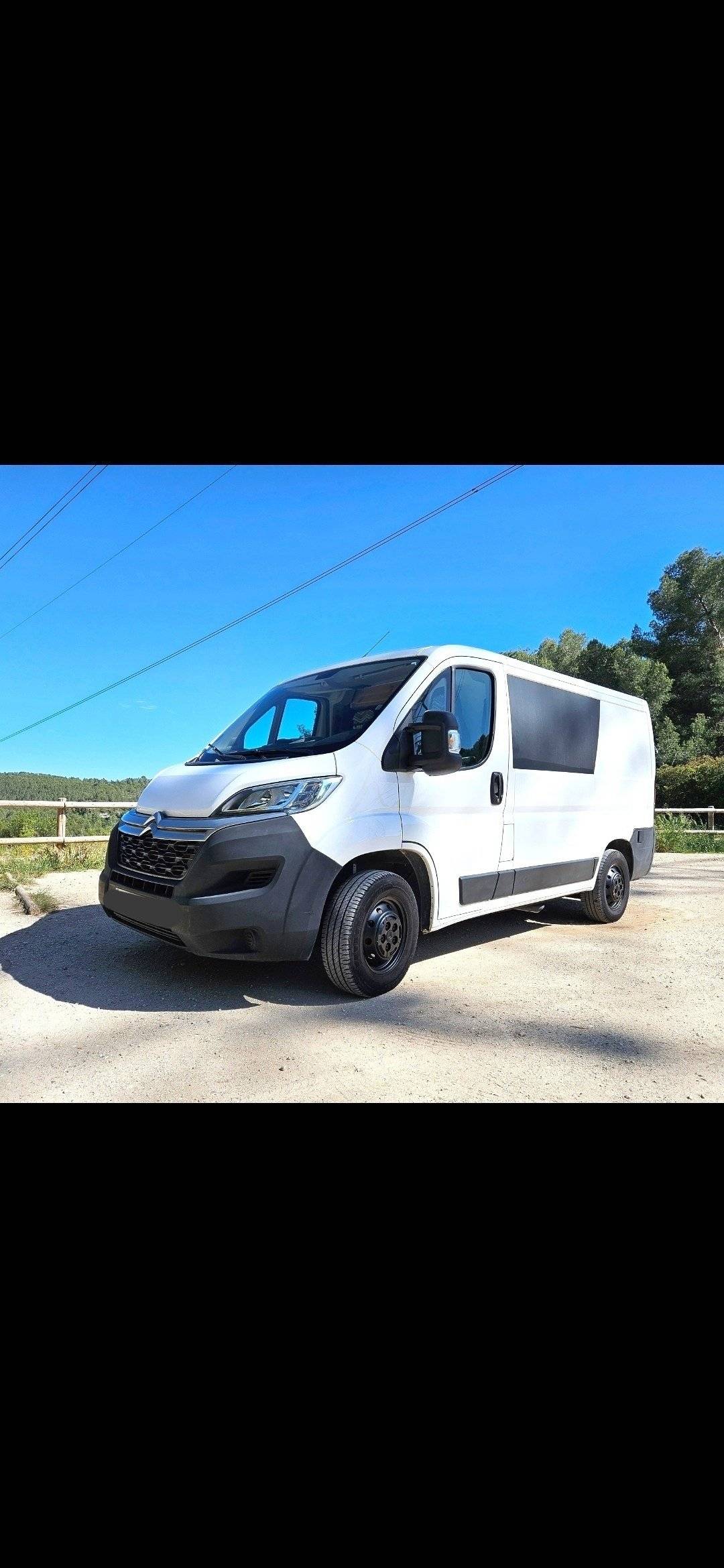 Front view from 3/4 Citroën Jumper - Yescapa