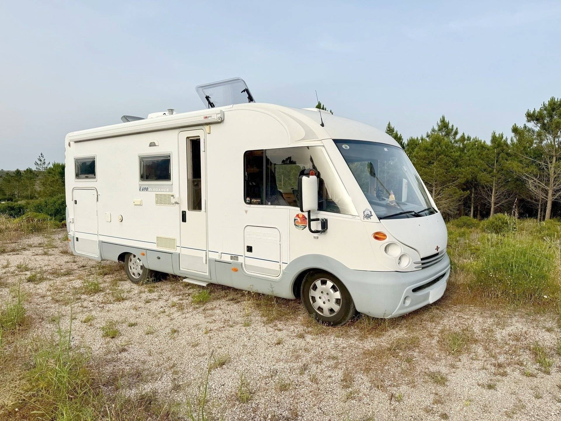 Front view from 3/4 Fiat - Yescapa