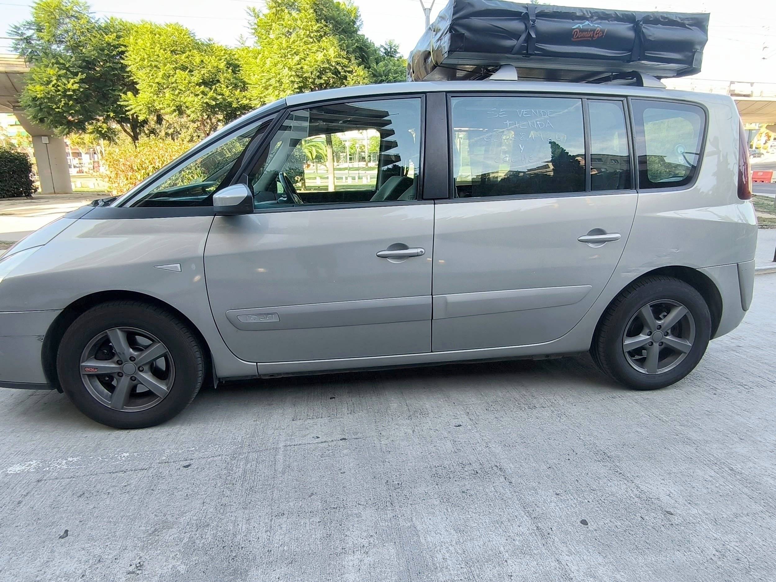 Vista frontale a ¾ Renault - Yescapa