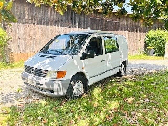 schräge Vorderansicht Mercedes Vito 111 CDI 116 ch - Yescapa
