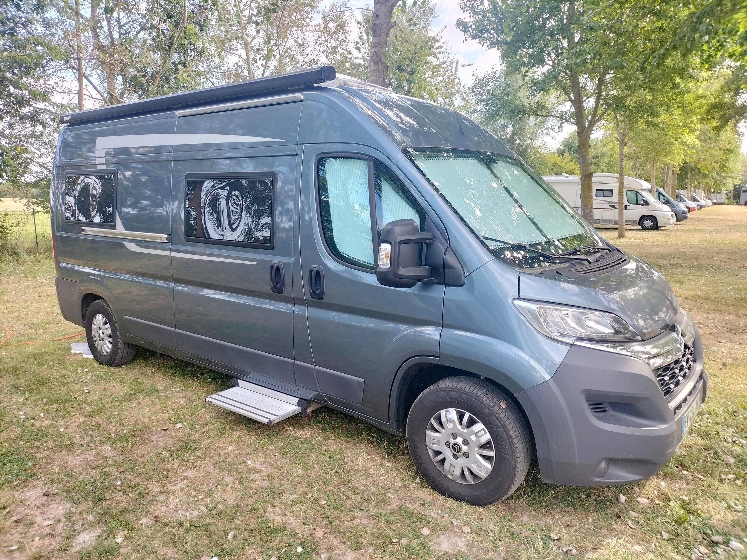 Front view from 3/4 Citroën - Yescapa