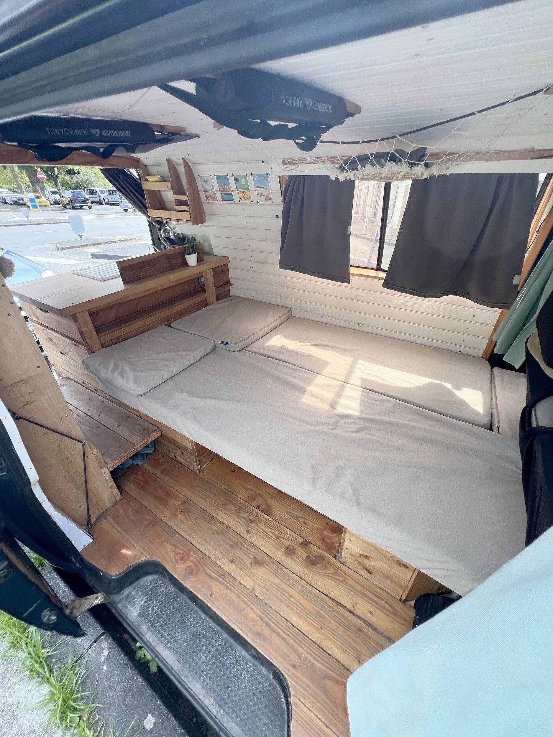 Plazas en cama Volkswagen T4 - Yescapa