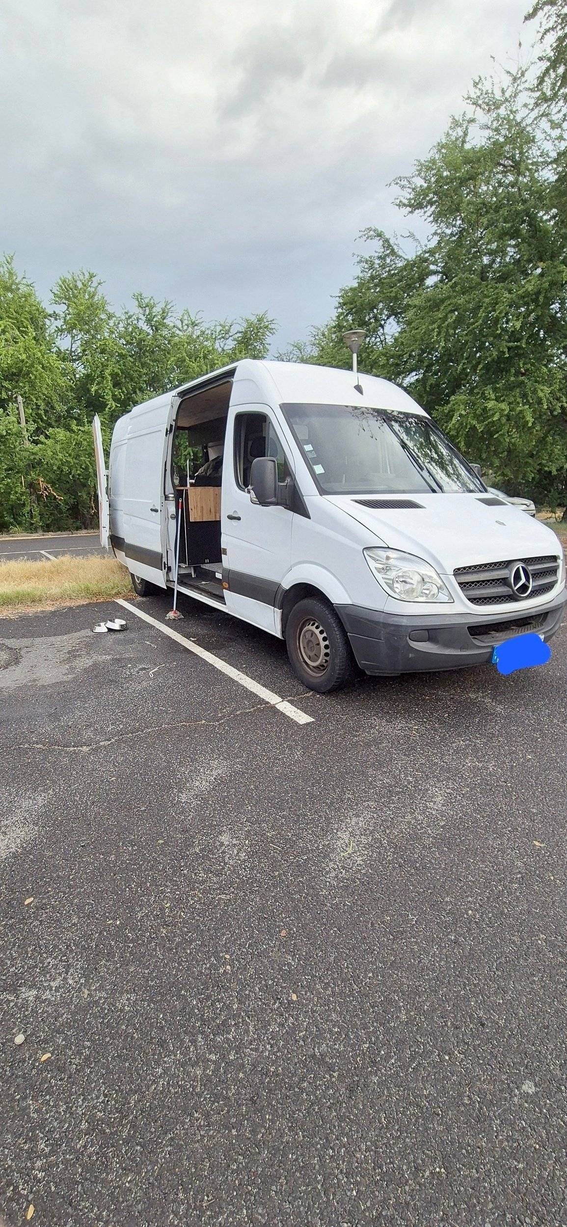 schräge Vorderansicht Mercedes sprinter - Yescapa