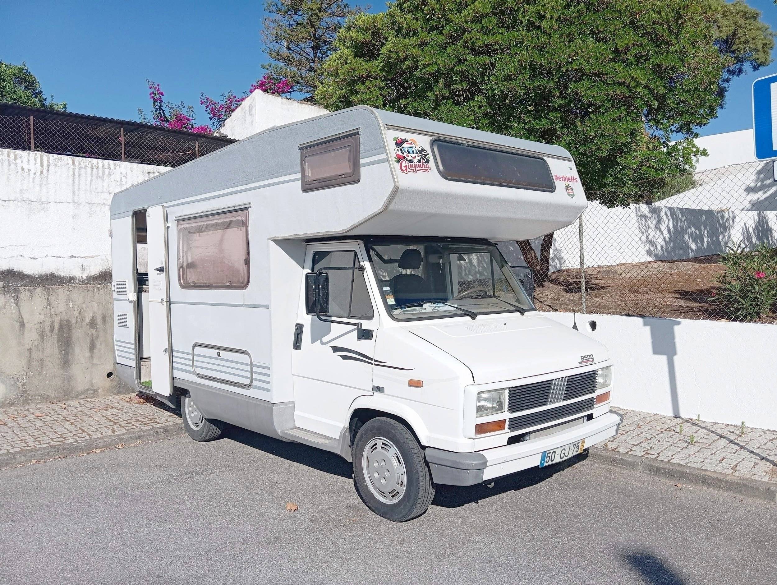 Voorkant 3/4 Fiat Ducato 14, 2.5 TDi - 230 BEMAB - Yescapa
