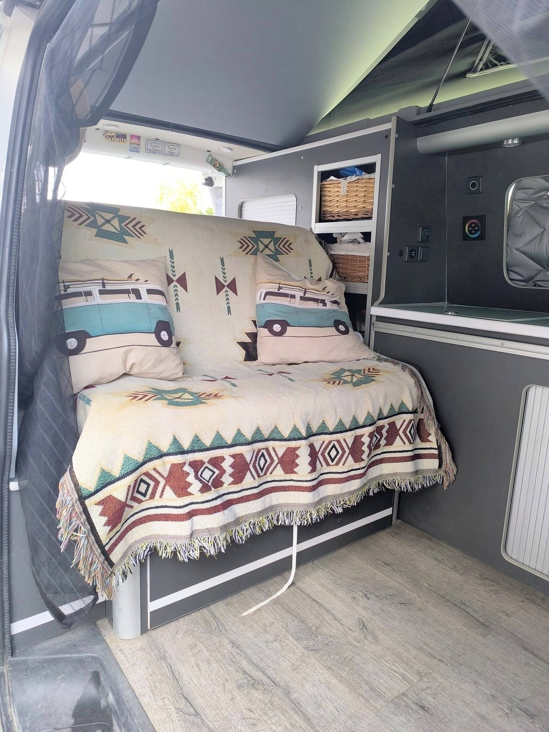 Comedor Volkswagen Transporter - Yescapa