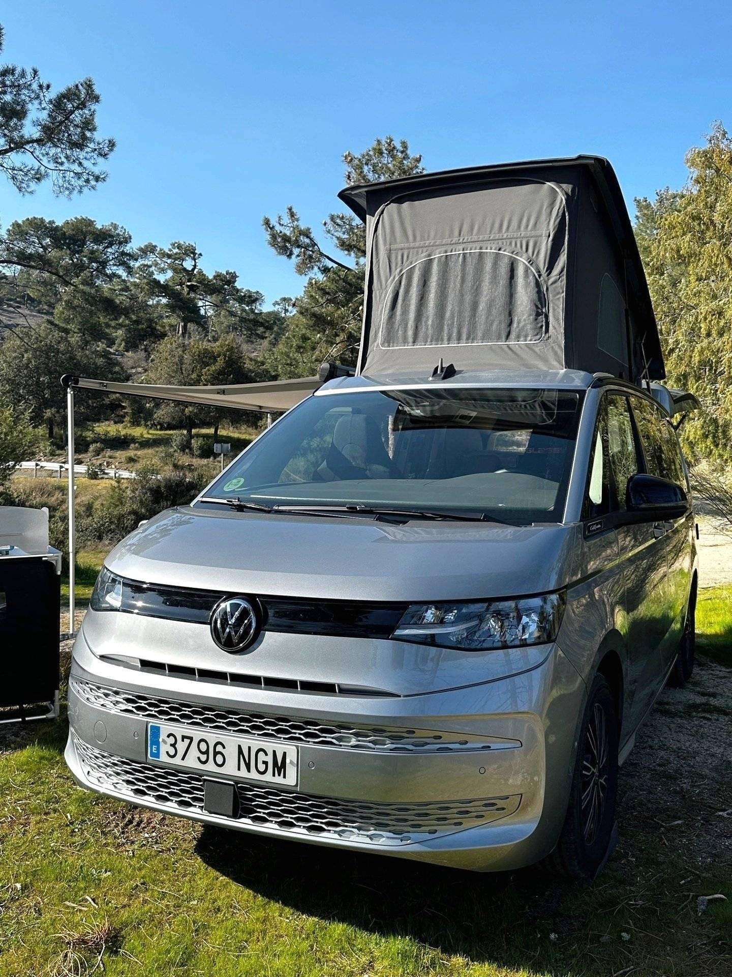 schräge Vorderansicht Volkswagen - Yescapa