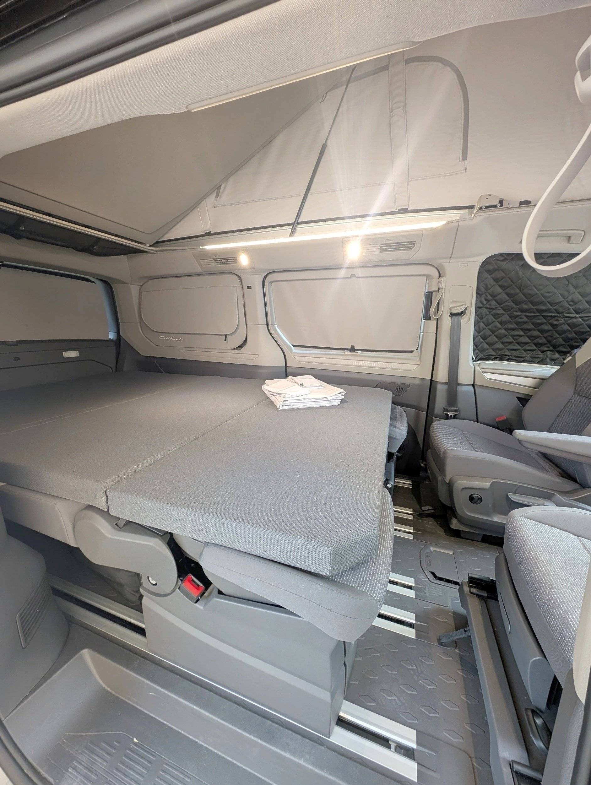 Letti Volkswagen California Beach Tour  California Beach Tour - Yescapa