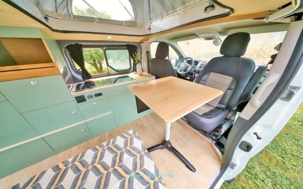 Área de jantar Renault Trafic 1,6 l 120 ch - Yescapa