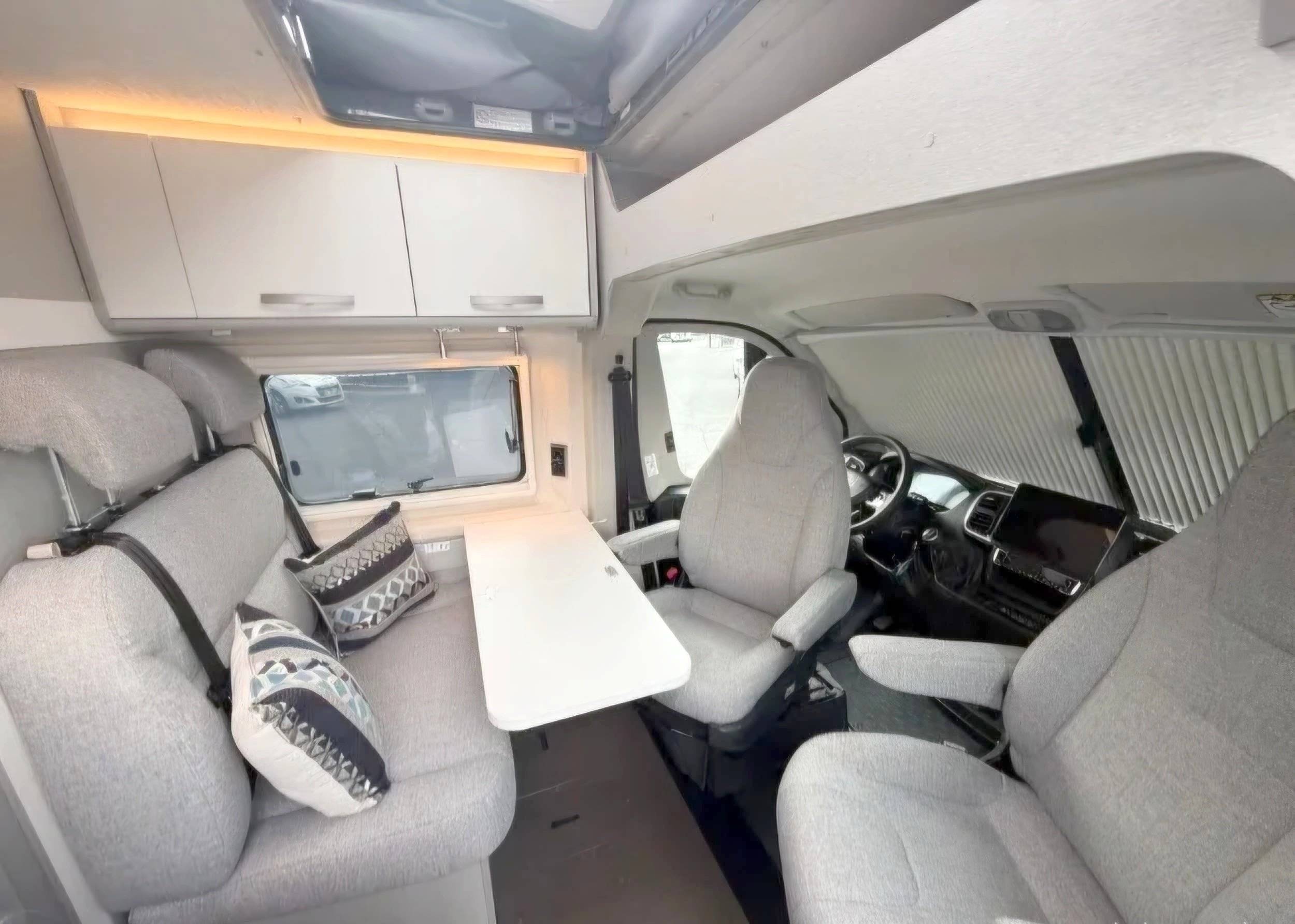 Dining Area Fiat Ducato 2,3l 140Ch - Yescapa
