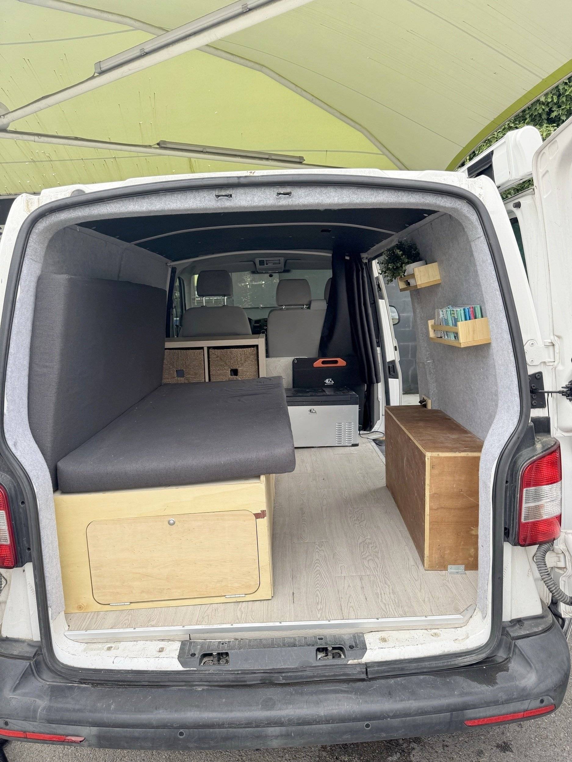 Schlafplätze Volkswagen T5 2,0 l 140 ch - Yescapa