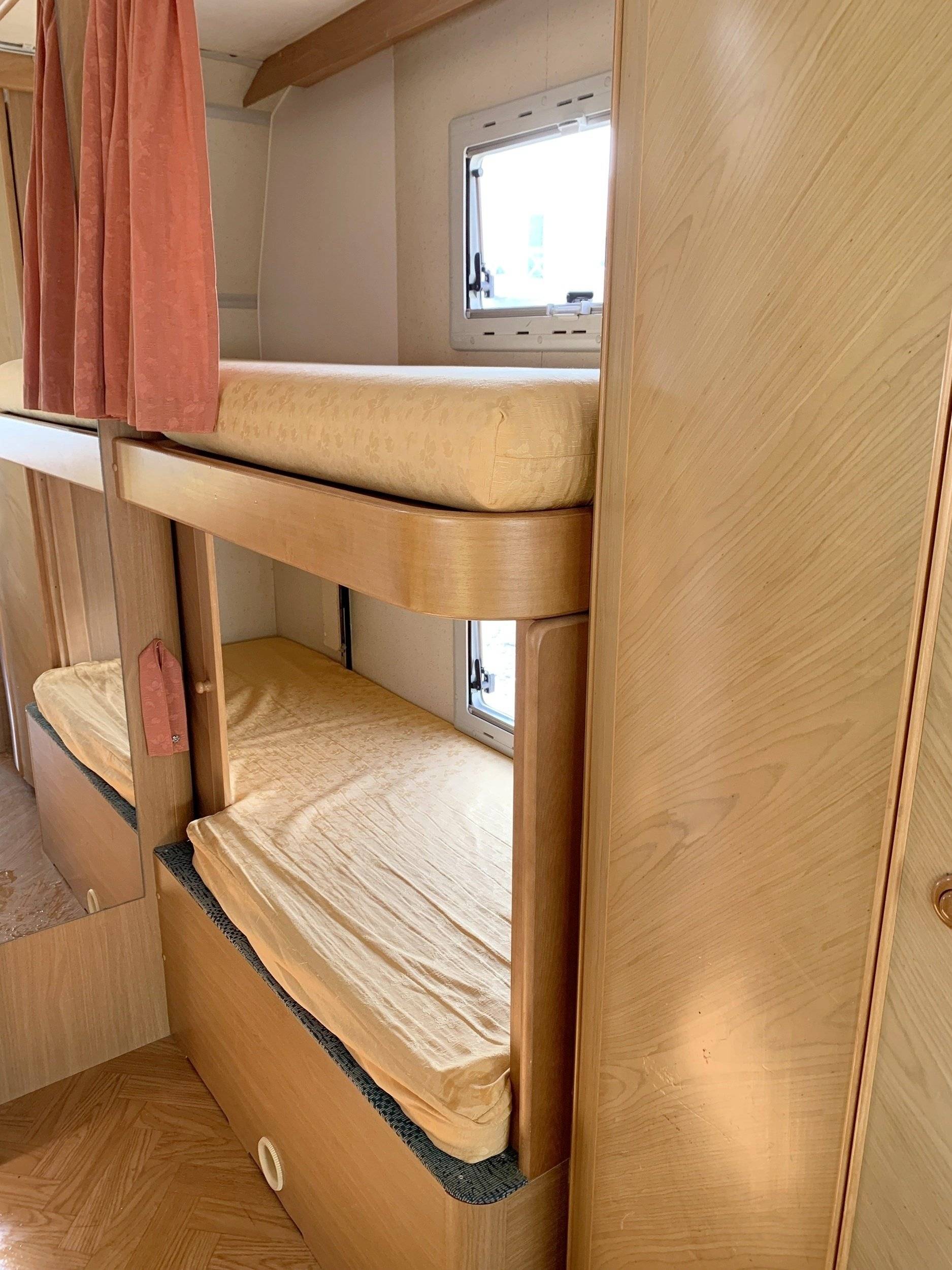 Couchages Iveco IVECO - Yescapa