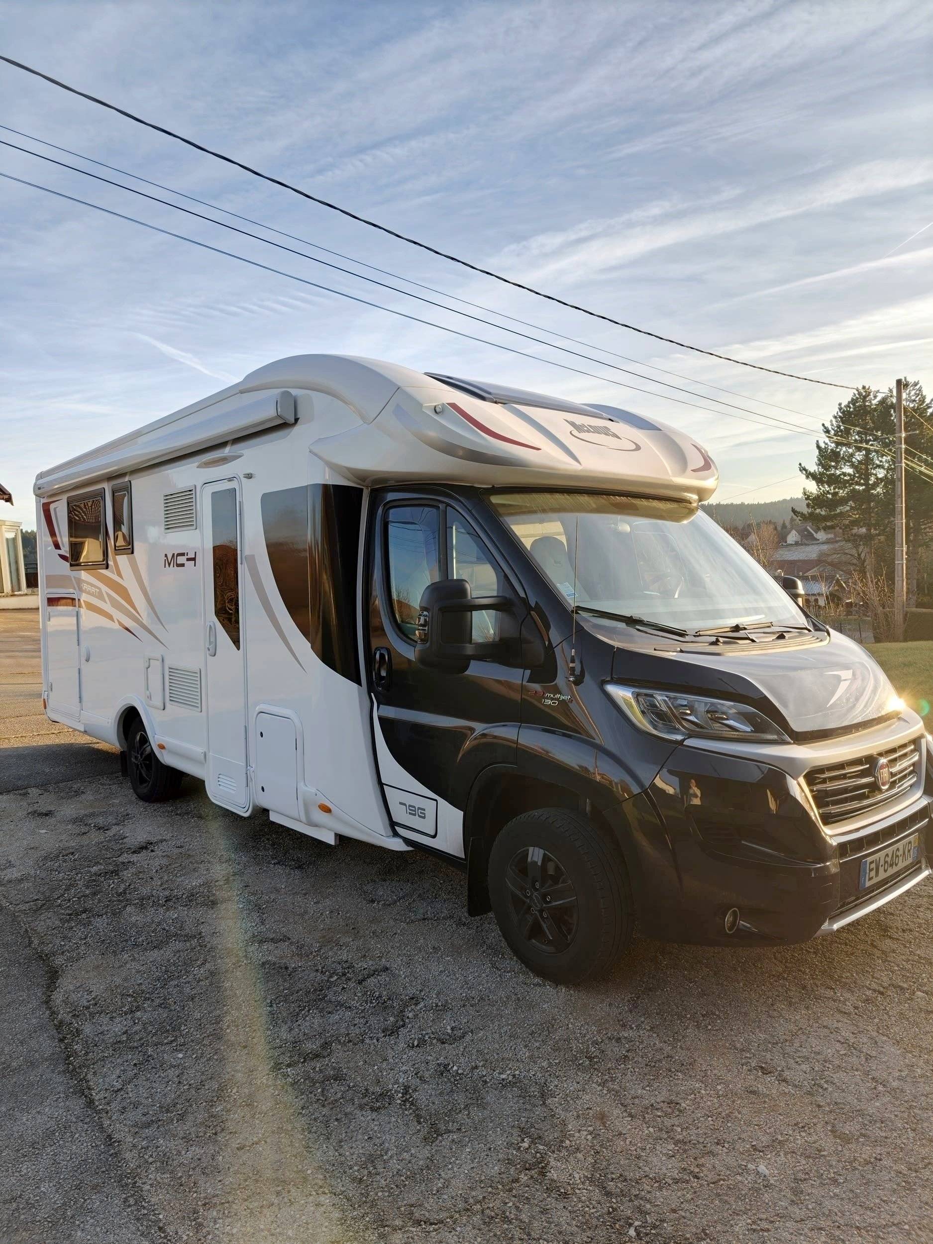 Vista de 3/4 Fiat Ducato 2,2 l Multijet 130 ch. - Yescapa