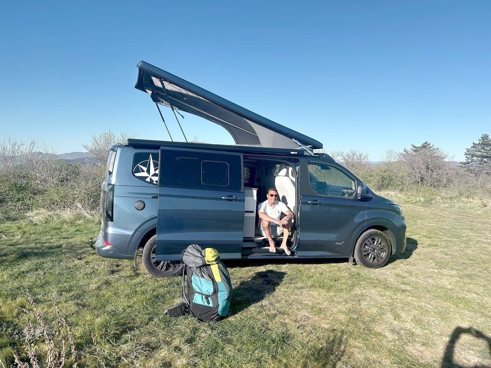 Voorkant 3/4 Ford Transit Custom - Yescapa