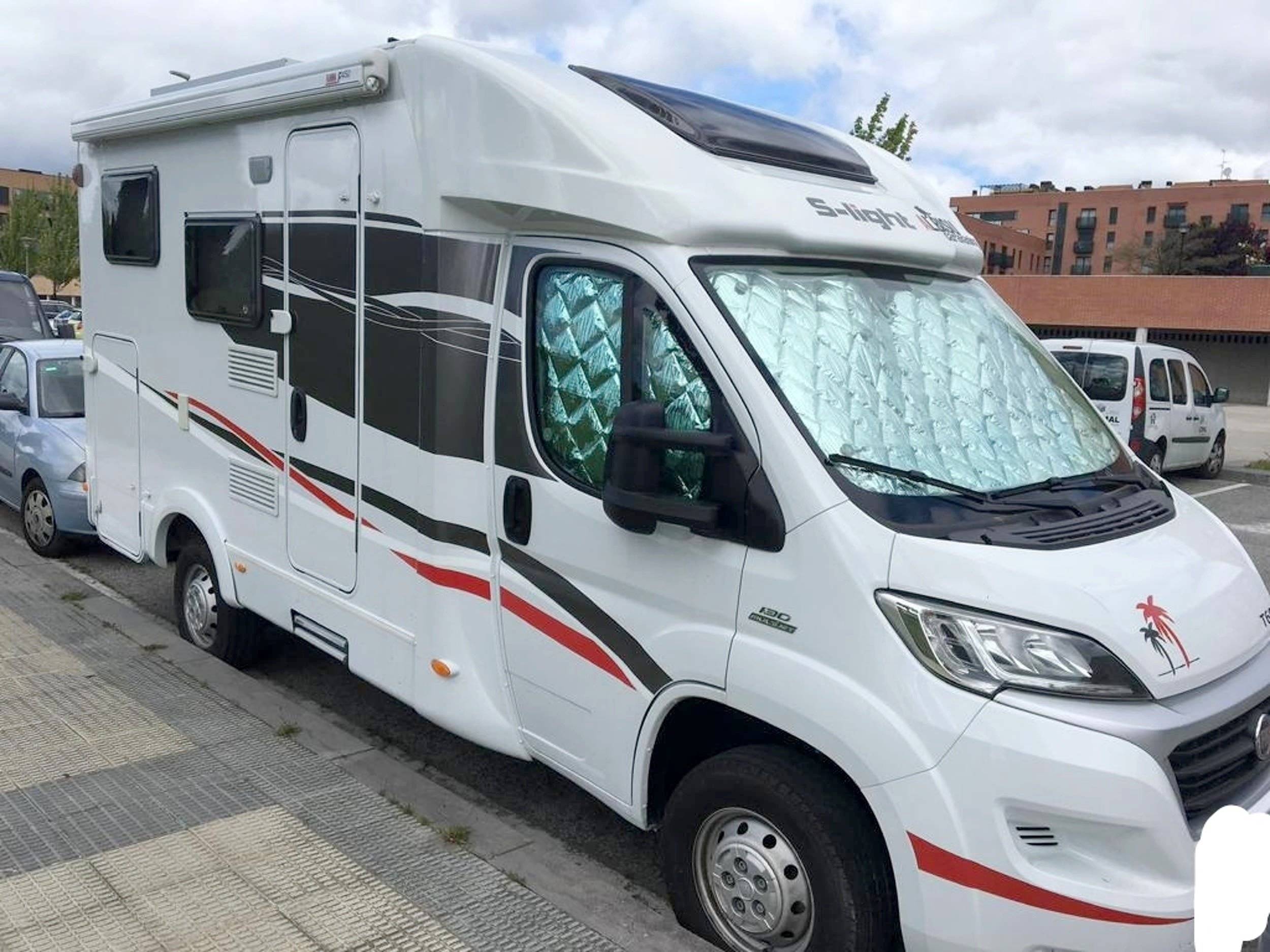 Vista frontale a ¾ Fiat Ducato 2,3 130 ch - Yescapa