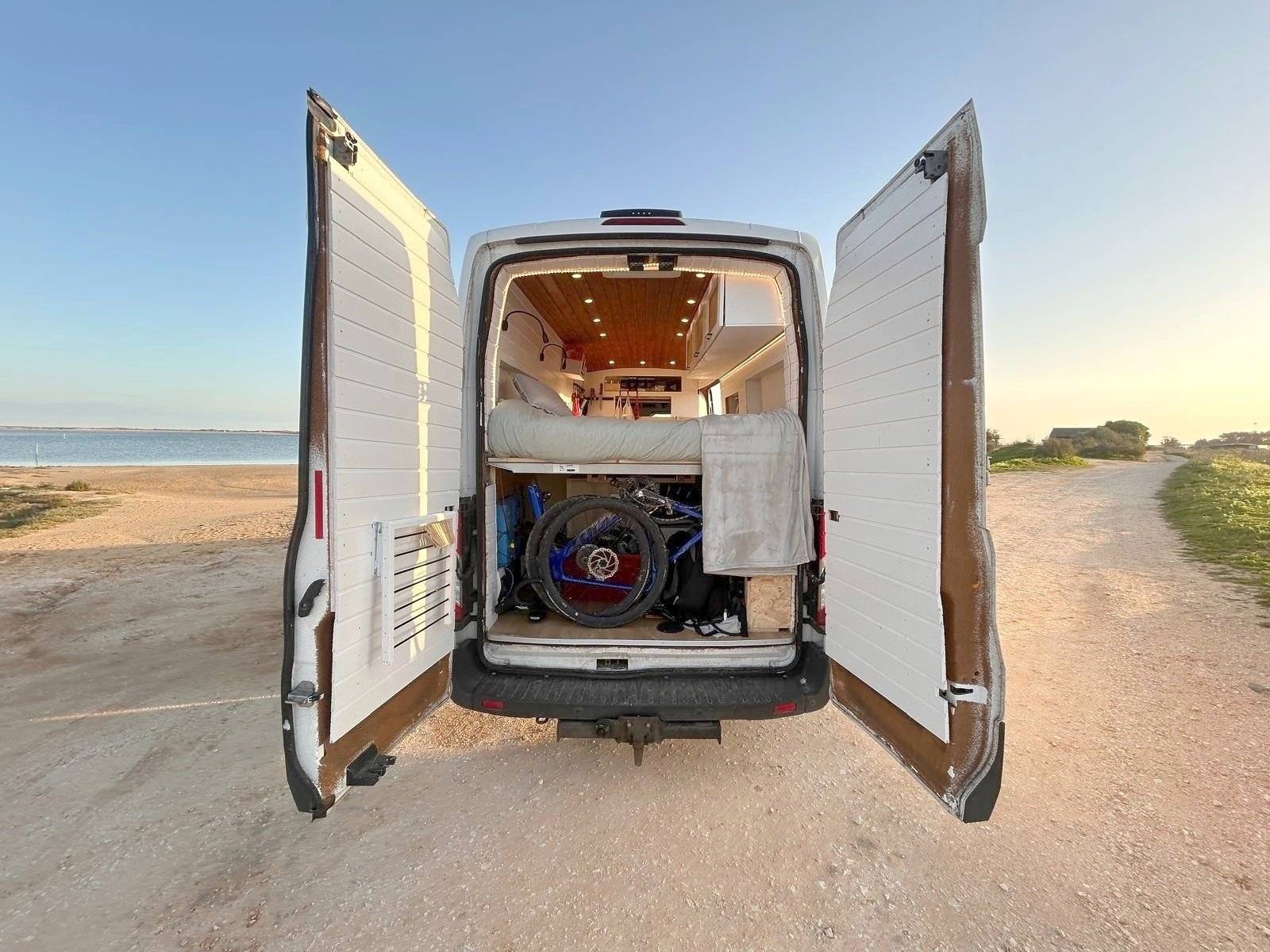 Car Caravane Transit 2,0 l 155 ch