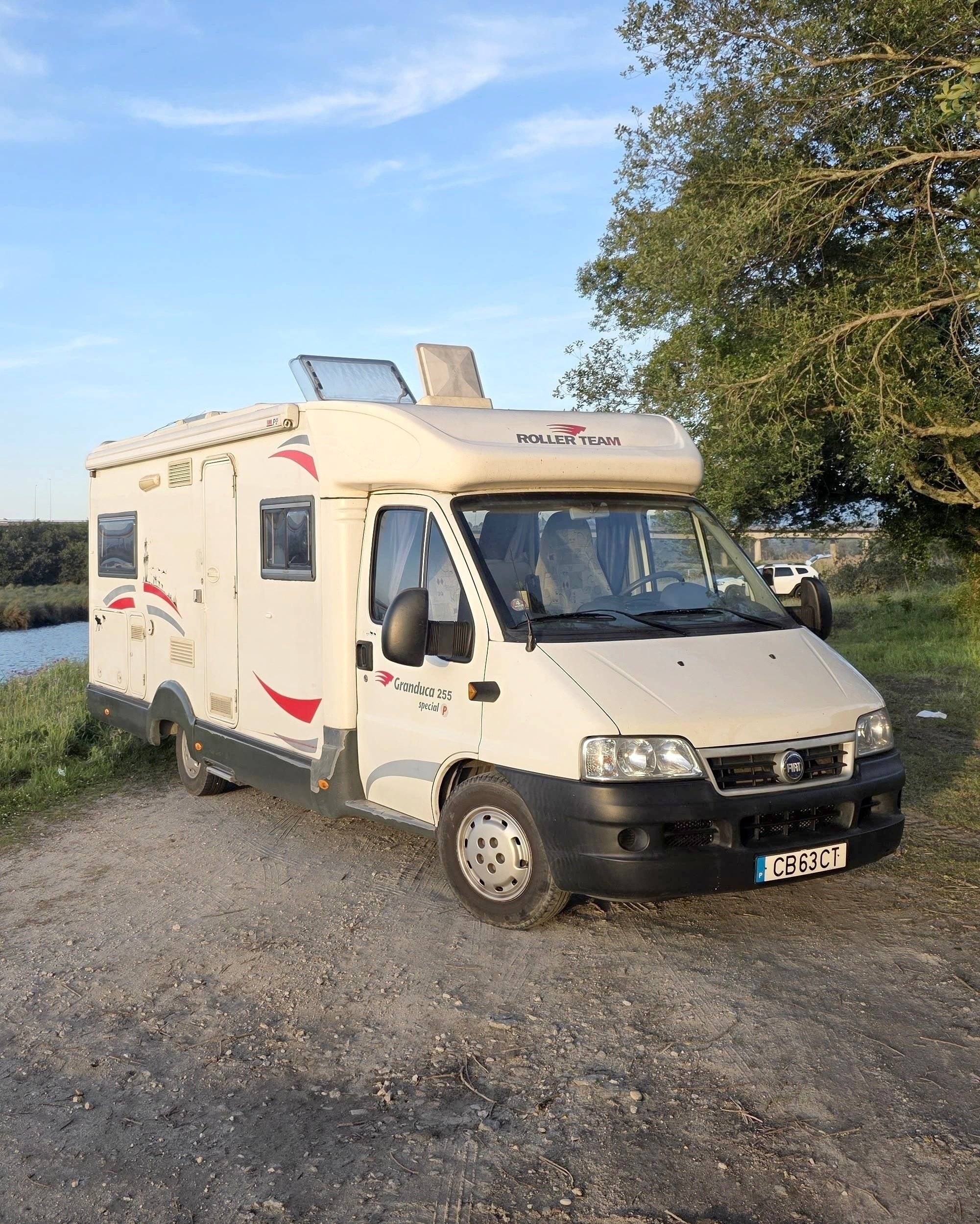 schräge Vorderansicht Fiat Ducato 2.8 JTD - Yescapa