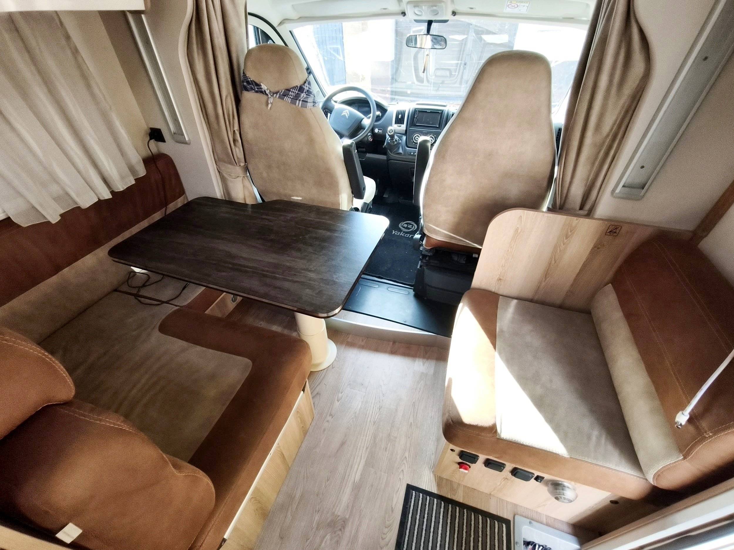Coin repas Citroën Jumper 2,0 l 160 ch - Yescapa