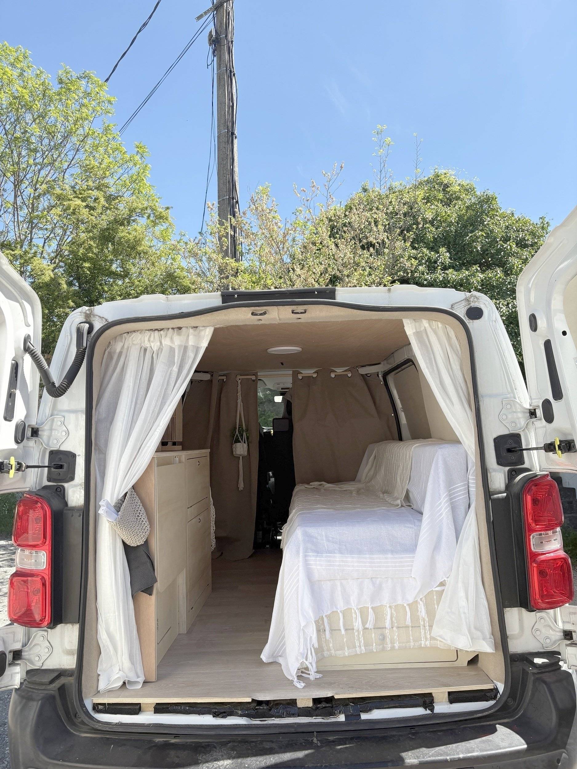 Vista del vehículo ángulo delantero  - Yescapa