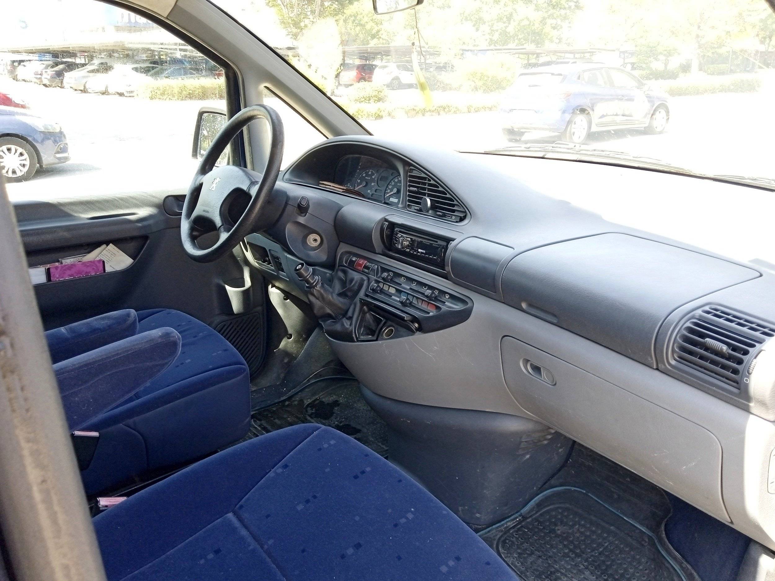 Bestuurderplaats Peugeot  2.0 hdi 110 - Yescapa