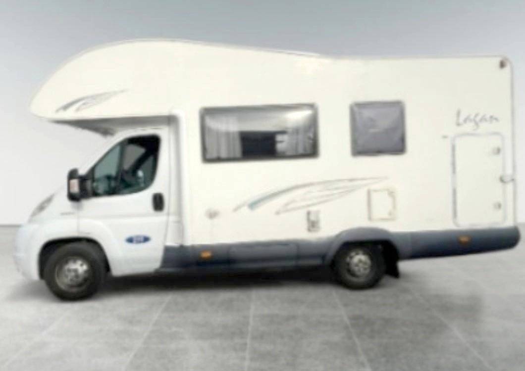 Front view from 3/4 Fiat - Yescapa