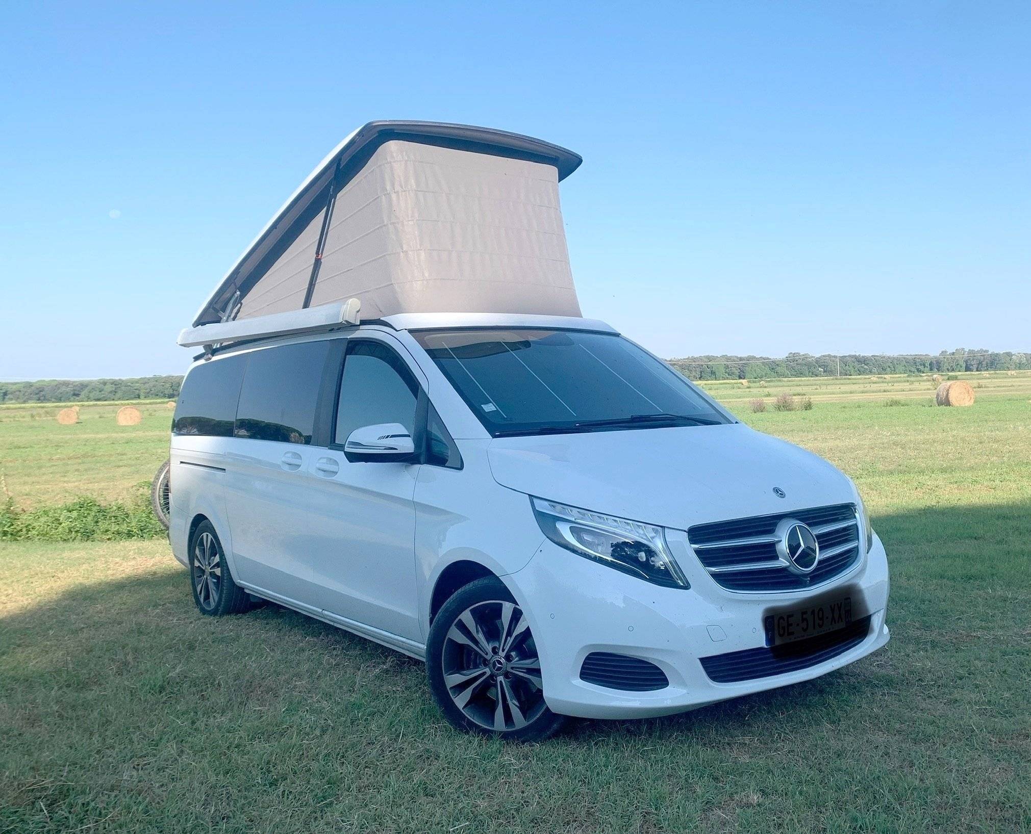 Vue avant de 3/4 Mercedes - Yescapa