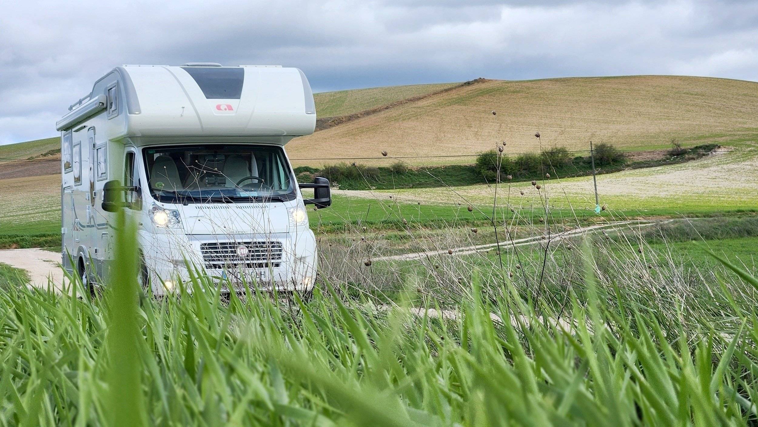 schräge Vorderansicht Iveco DUCATO - Yescapa