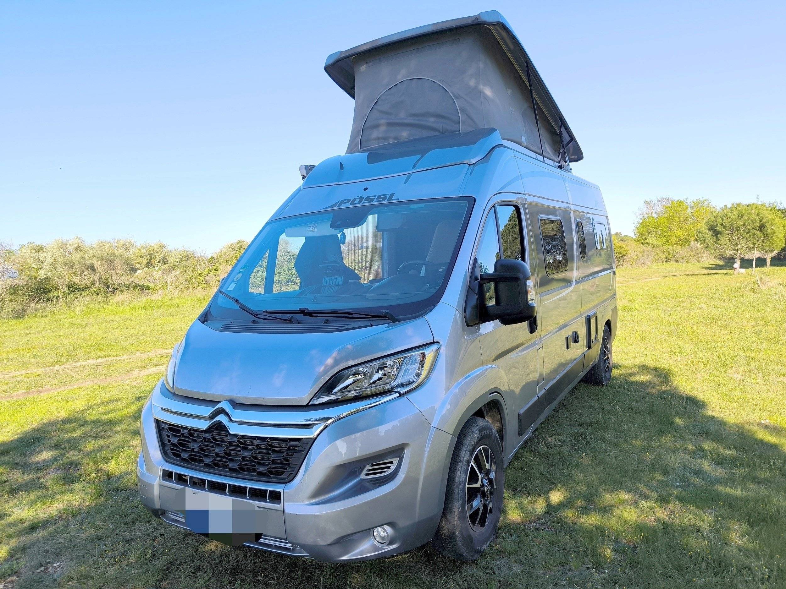 schräge Vorderansicht Citroën Jumper 2,2 l 150 ch - Yescapa